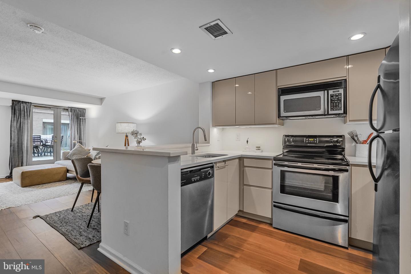 801 PENNSYLVANIA AVE NW #1125, WASHINGTON, District Of Columbia 20004, 1 Bedroom Bedrooms, ,1 BathroomBathrooms,Residential,For sale,801 PENNSYLVANIA AVE NW #1125,DCDC2200538 MLS # DCDC2200538