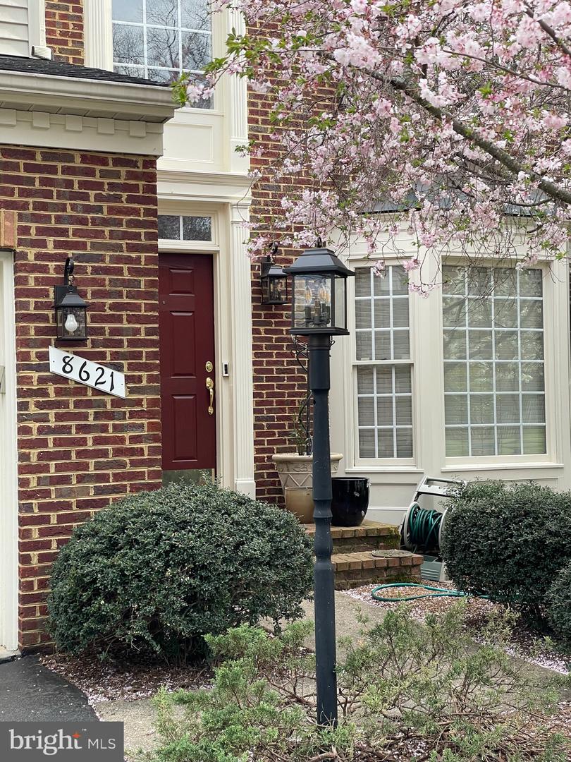 8621 JAMES CREEK DR, SPRINGFIELD, Virginia 22152, 5 Bedrooms Bedrooms, ,4 BathroomsBathrooms,Residential,For sale,8621 JAMES CREEK DR,VAFX2240910 MLS # VAFX2240910