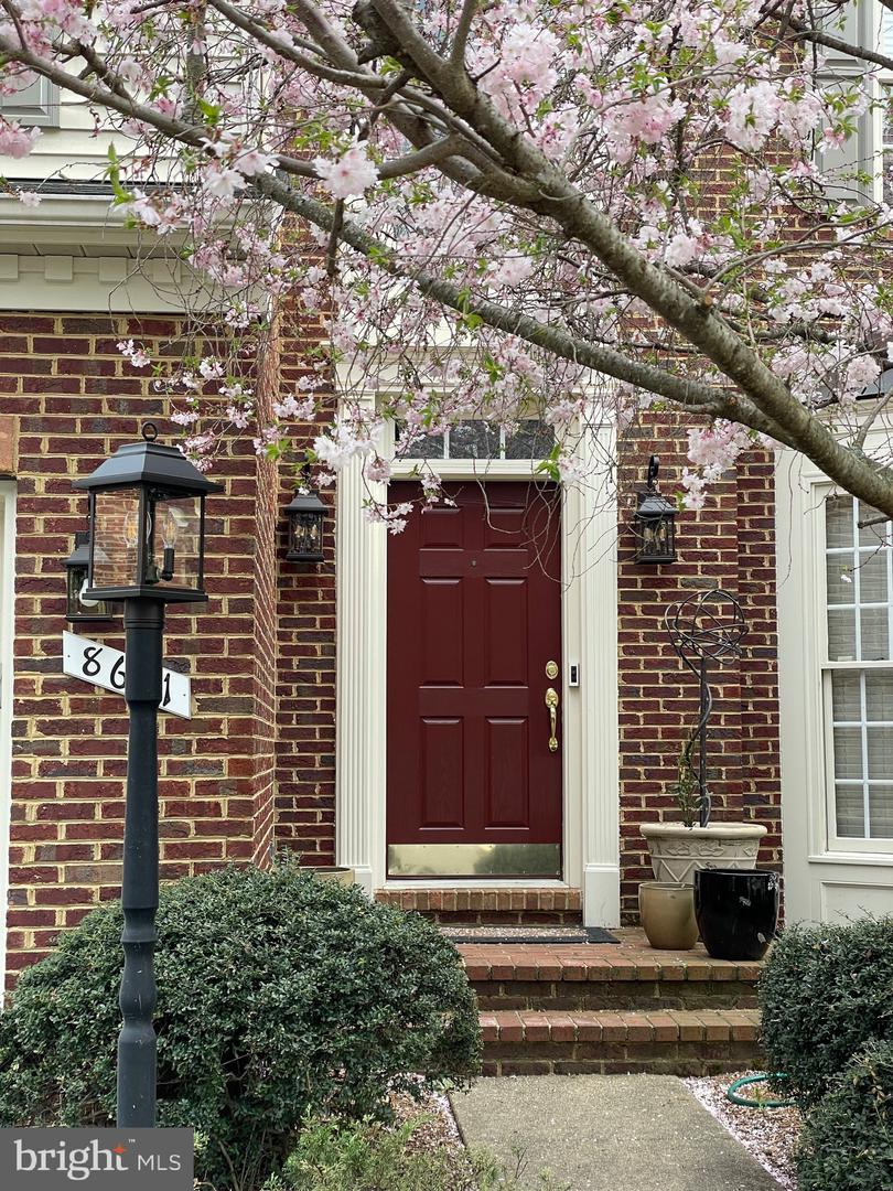 8621 JAMES CREEK DR, SPRINGFIELD, Virginia 22152, 5 Bedrooms Bedrooms, ,4 BathroomsBathrooms,Residential,For sale,8621 JAMES CREEK DR,VAFX2240910 MLS # VAFX2240910
