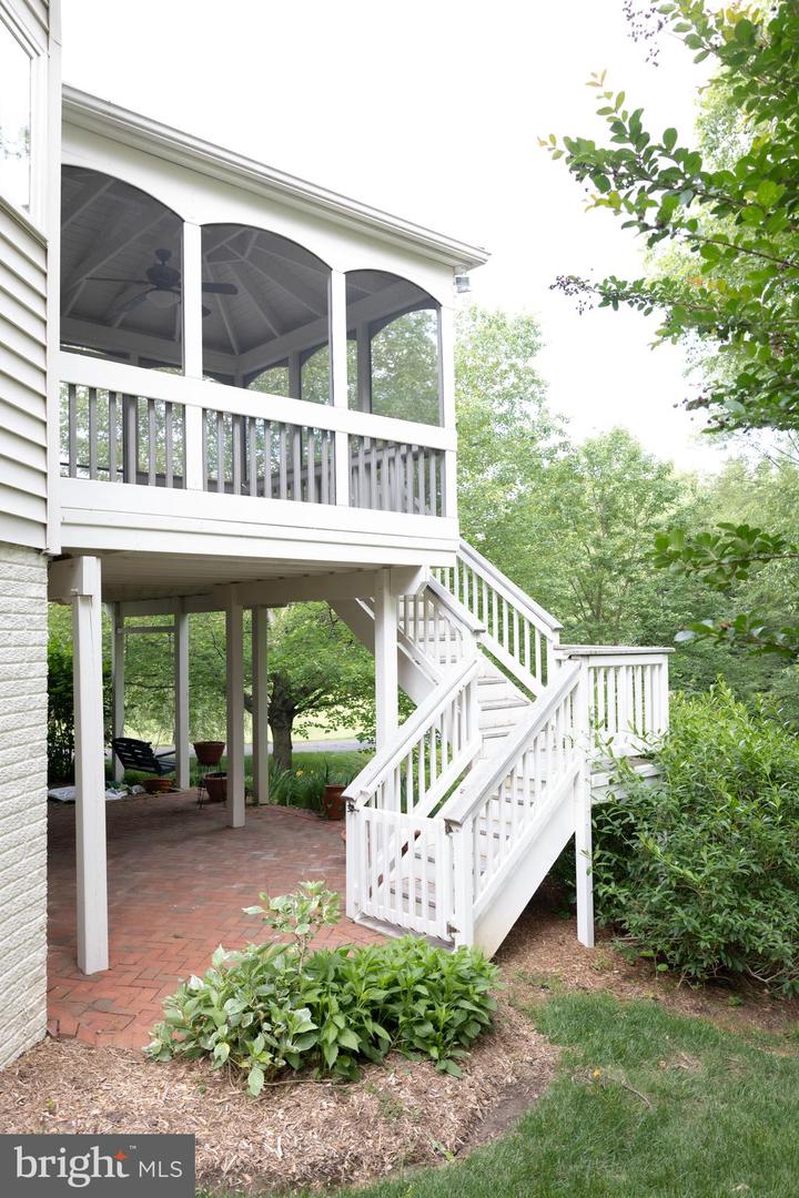 8621 JAMES CREEK DR, SPRINGFIELD, Virginia 22152, 5 Bedrooms Bedrooms, ,4 BathroomsBathrooms,Residential,For sale,8621 JAMES CREEK DR,VAFX2240910 MLS # VAFX2240910