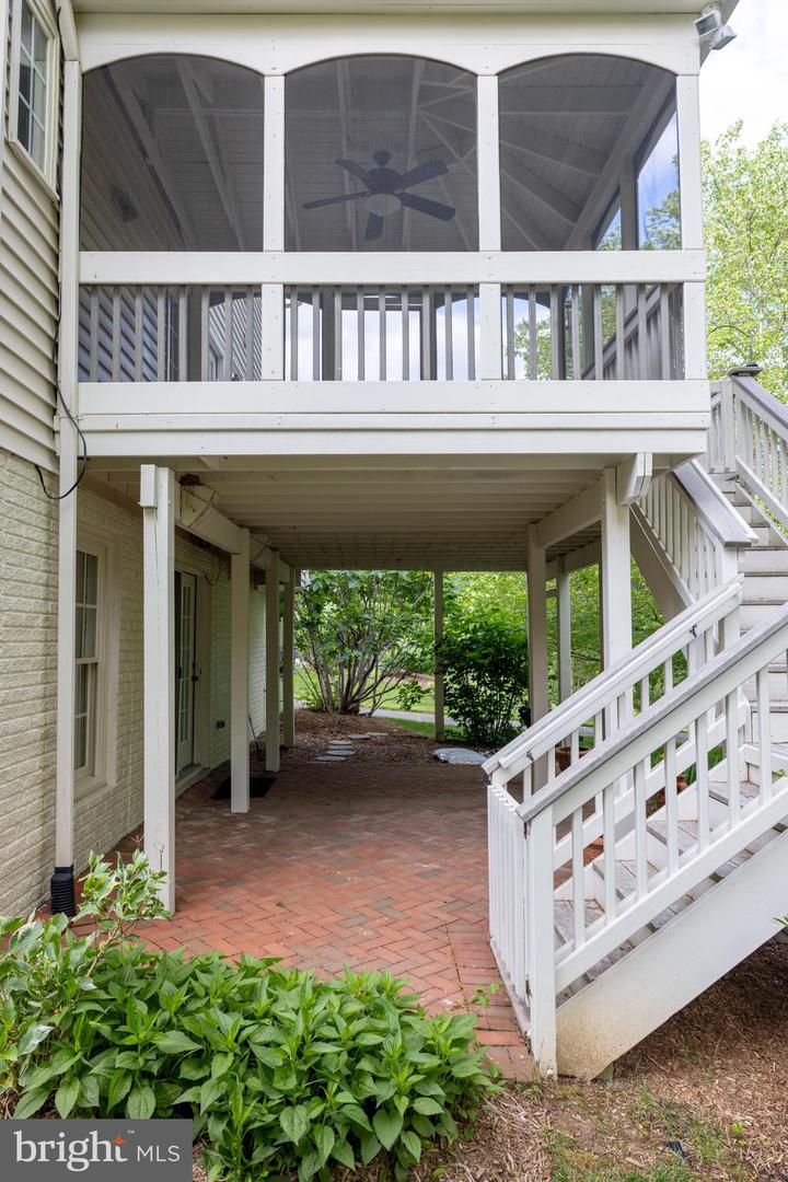 8621 JAMES CREEK DR, SPRINGFIELD, Virginia 22152, 5 Bedrooms Bedrooms, ,4 BathroomsBathrooms,Residential,For sale,8621 JAMES CREEK DR,VAFX2240910 MLS # VAFX2240910