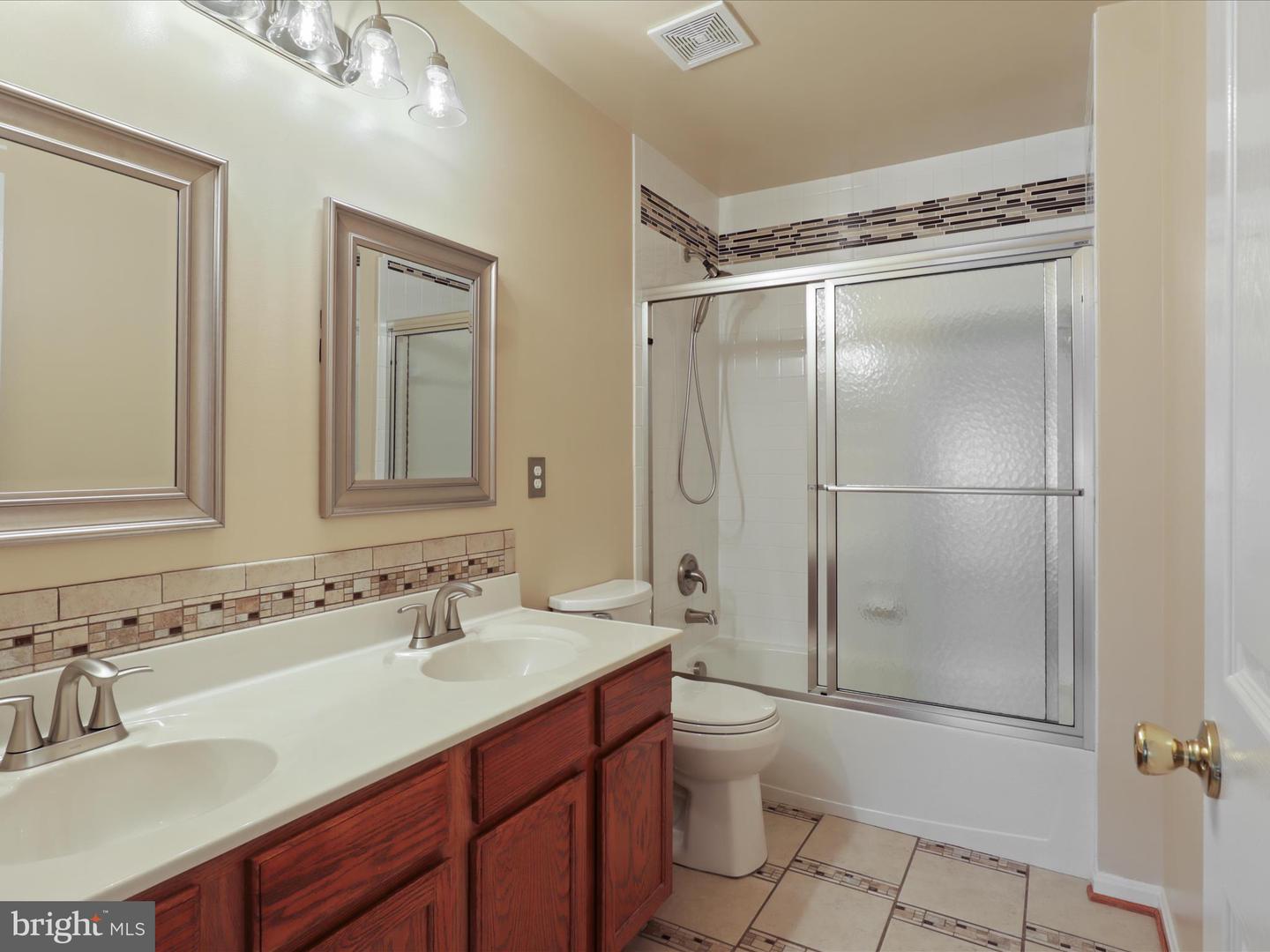5204 SPANISH DOLLAR CT, WOODBRIDGE, Virginia 22193, 4 Bedrooms Bedrooms, ,3 BathroomsBathrooms,Residential,For sale,5204 SPANISH DOLLAR CT,VAPW2095012 MLS # VAPW2095012