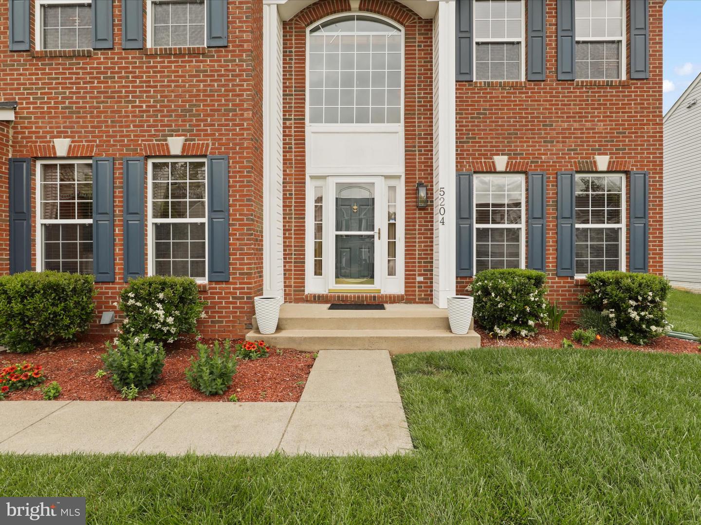 5204 SPANISH DOLLAR CT, WOODBRIDGE, Virginia 22193, 4 Bedrooms Bedrooms, ,3 BathroomsBathrooms,Residential,For sale,5204 SPANISH DOLLAR CT,VAPW2095012 MLS # VAPW2095012