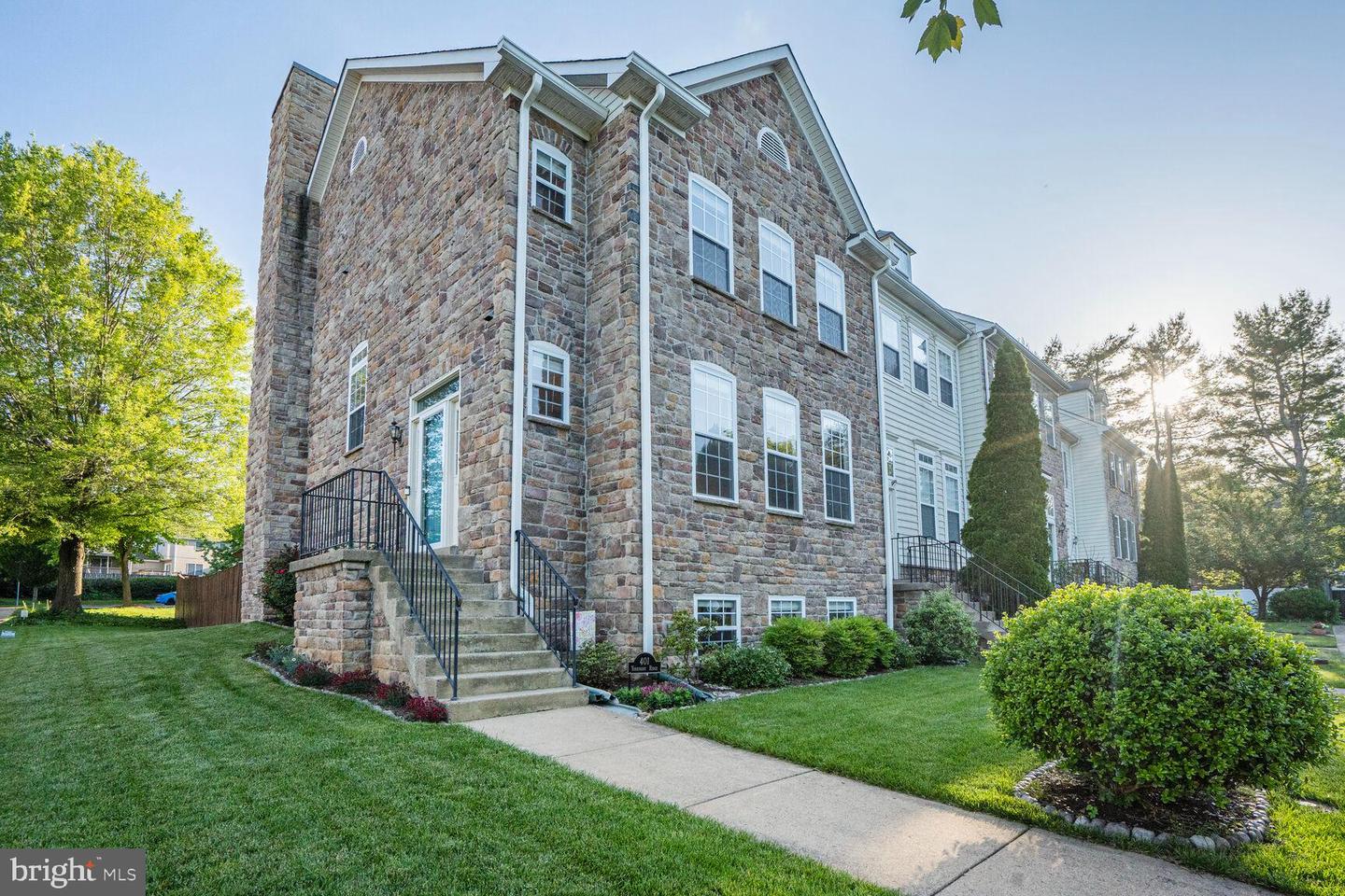 401 YORKSHIRE RIDGE CT, PURCELLVILLE, Virginia 20132, 3 Bedrooms Bedrooms, ,3 BathroomsBathrooms,Residential,For sale,401 YORKSHIRE RIDGE CT,VALO2097408 MLS # VALO2097408