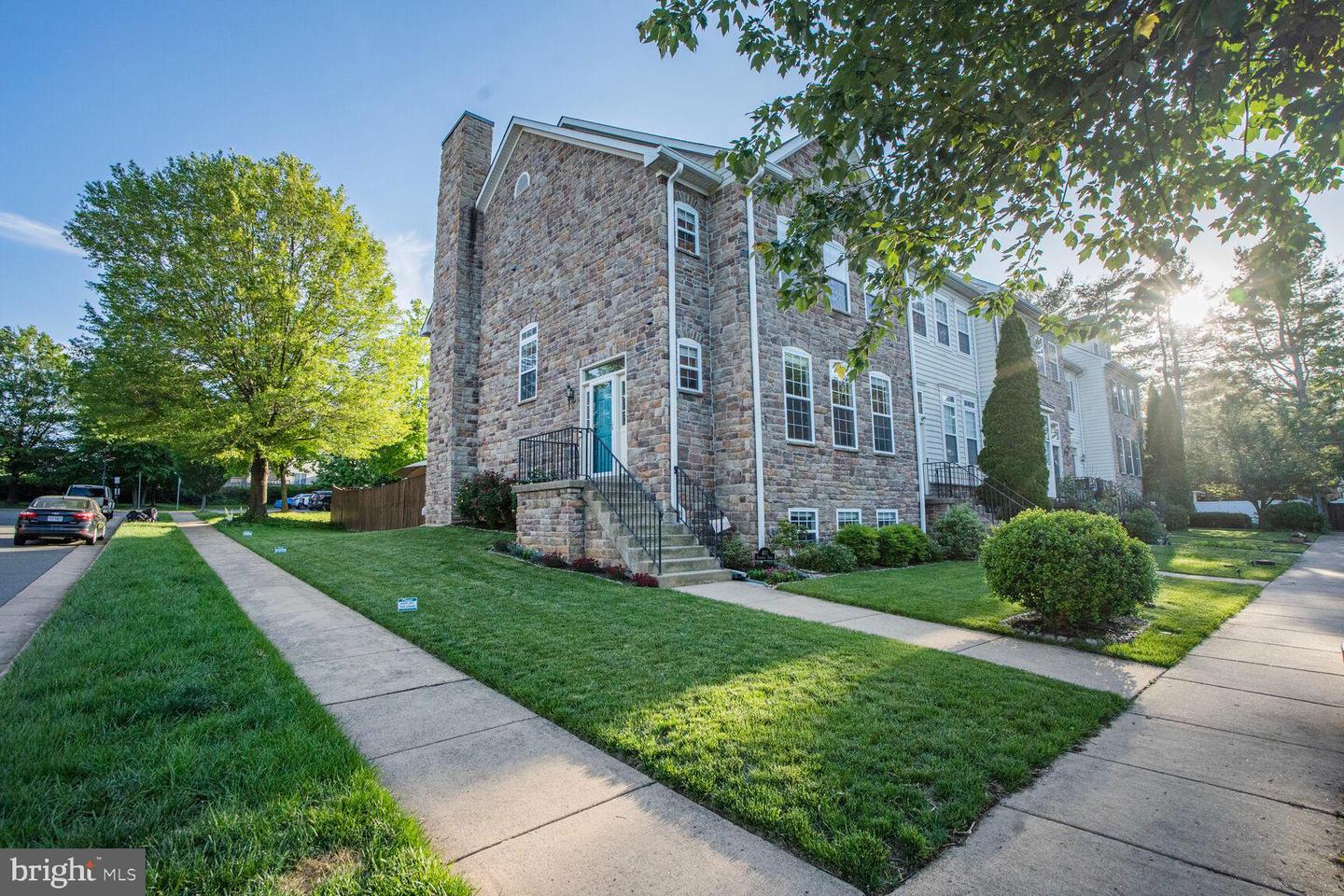 401 YORKSHIRE RIDGE CT, PURCELLVILLE, Virginia 20132, 3 Bedrooms Bedrooms, ,3 BathroomsBathrooms,Residential,For sale,401 YORKSHIRE RIDGE CT,VALO2097408 MLS # VALO2097408