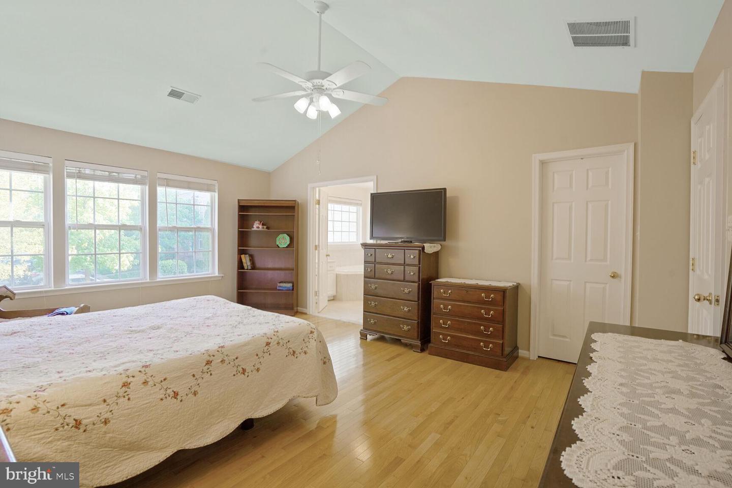 401 YORKSHIRE RIDGE CT, PURCELLVILLE, Virginia 20132, 3 Bedrooms Bedrooms, ,3 BathroomsBathrooms,Residential,For sale,401 YORKSHIRE RIDGE CT,VALO2097408 MLS # VALO2097408
