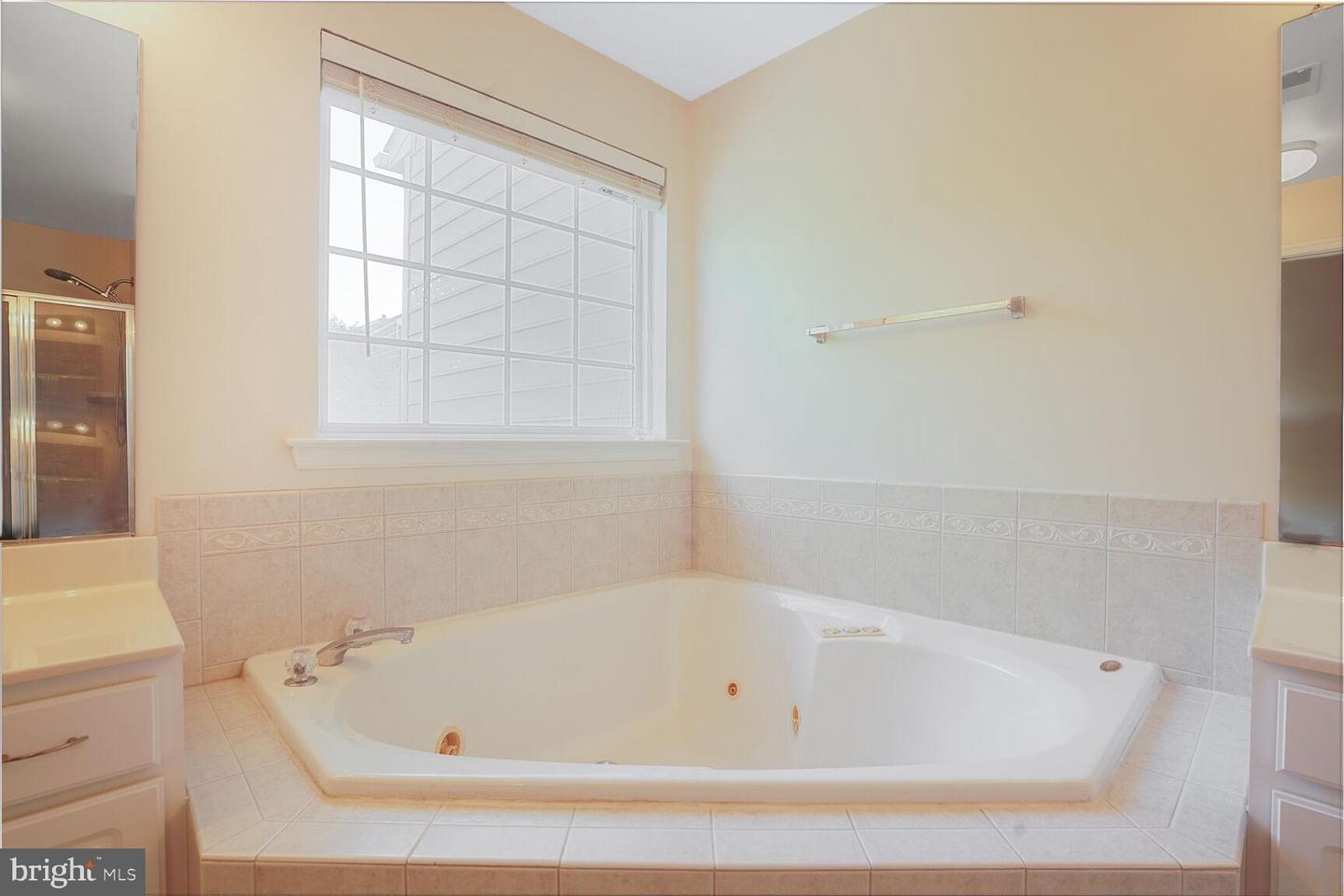 401 YORKSHIRE RIDGE CT, PURCELLVILLE, Virginia 20132, 3 Bedrooms Bedrooms, ,3 BathroomsBathrooms,Residential,For sale,401 YORKSHIRE RIDGE CT,VALO2097408 MLS # VALO2097408
