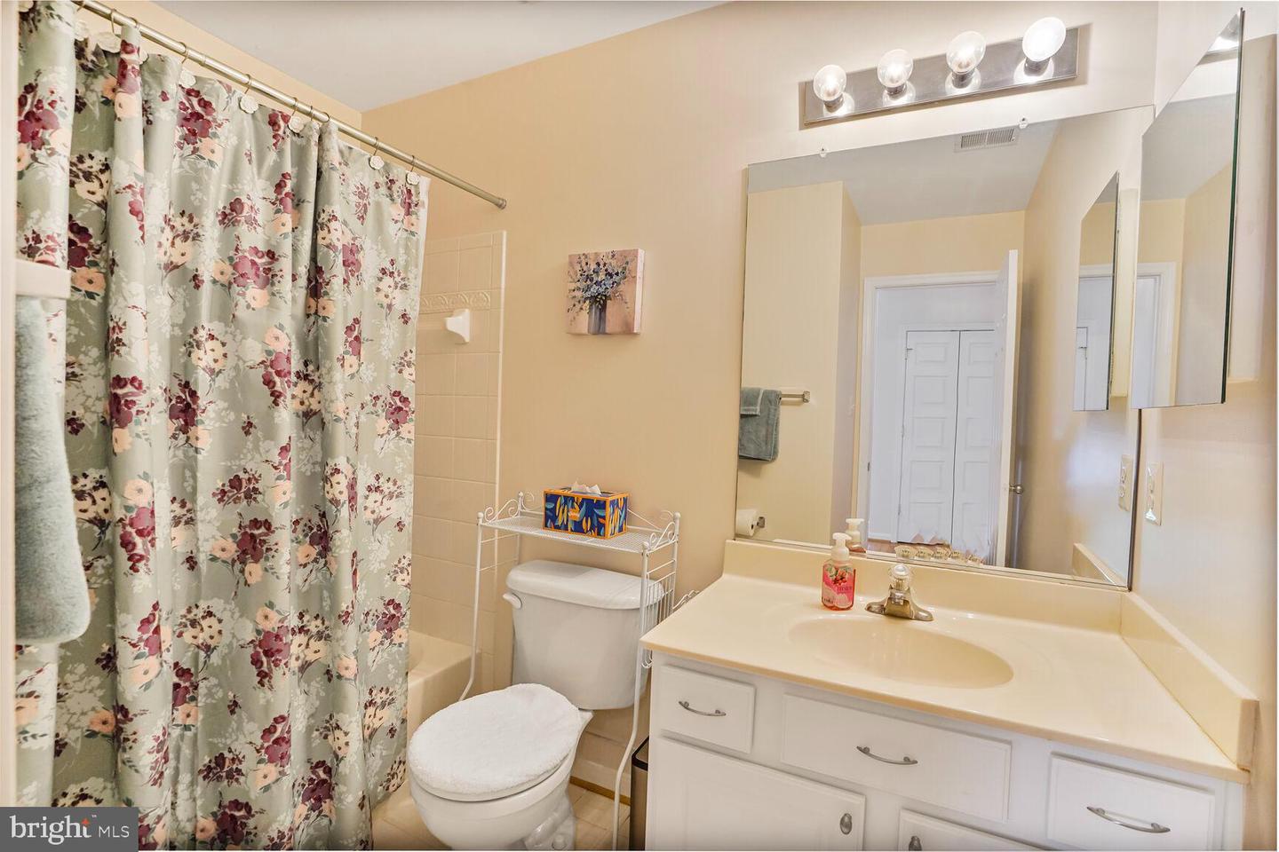 401 YORKSHIRE RIDGE CT, PURCELLVILLE, Virginia 20132, 3 Bedrooms Bedrooms, ,3 BathroomsBathrooms,Residential,For sale,401 YORKSHIRE RIDGE CT,VALO2097408 MLS # VALO2097408