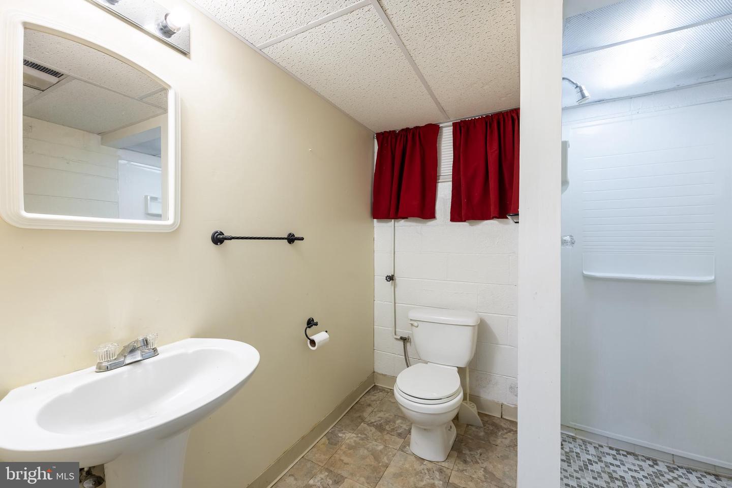 650 YOWELL DR, CULPEPER, Virginia 22701, 4 Bedrooms Bedrooms, 11 Rooms Rooms,3 BathroomsBathrooms,Residential,For sale,650 YOWELL DR,VACU2010654 MLS # VACU2010654