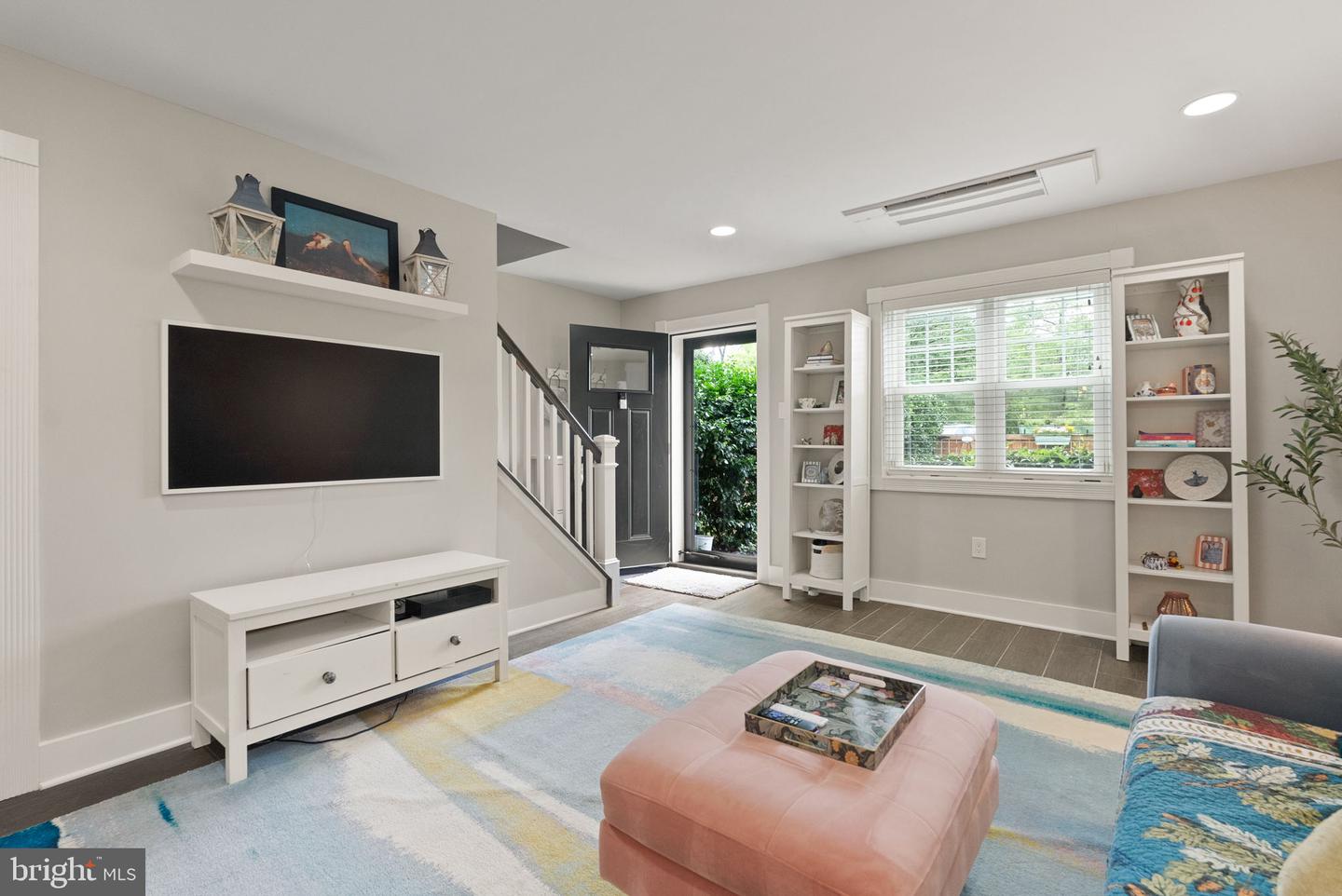 23 MOUNT VERNON AVE, ALEXANDRIA, Virginia 22301, 2 Bedrooms Bedrooms, ,1 BathroomBathrooms,Residential,For sale,23 MOUNT VERNON AVE,VAAX2045712 MLS # VAAX2045712