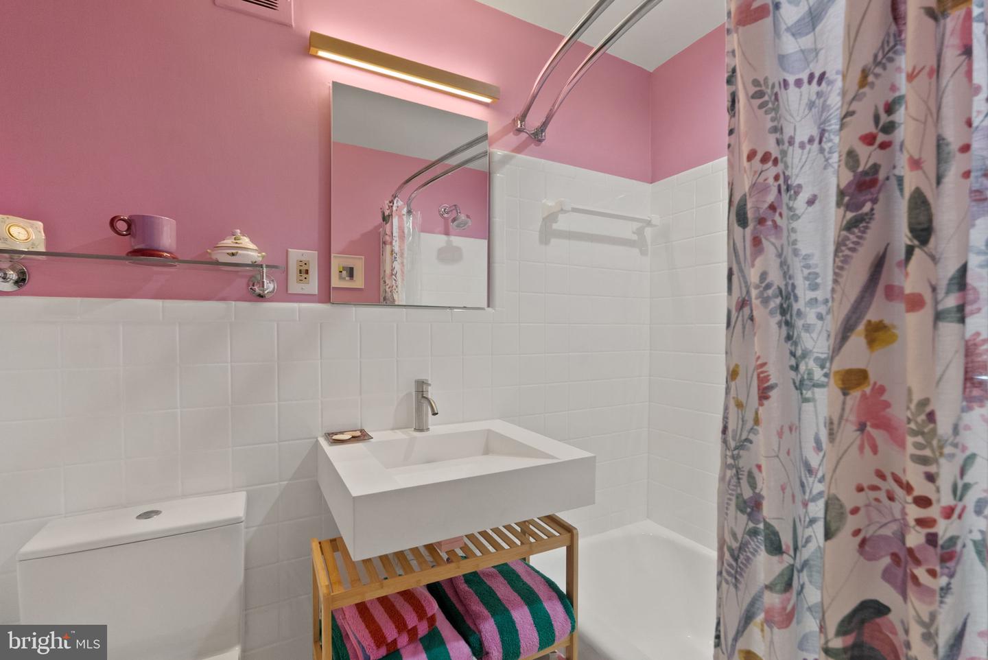 116 CAMERON MEWS, ALEXANDRIA, Virginia 22314, 4 Bedrooms Bedrooms, ,3 BathroomsBathrooms,Residential,For sale,116 CAMERON MEWS,VAAX2045730 MLS # VAAX2045730