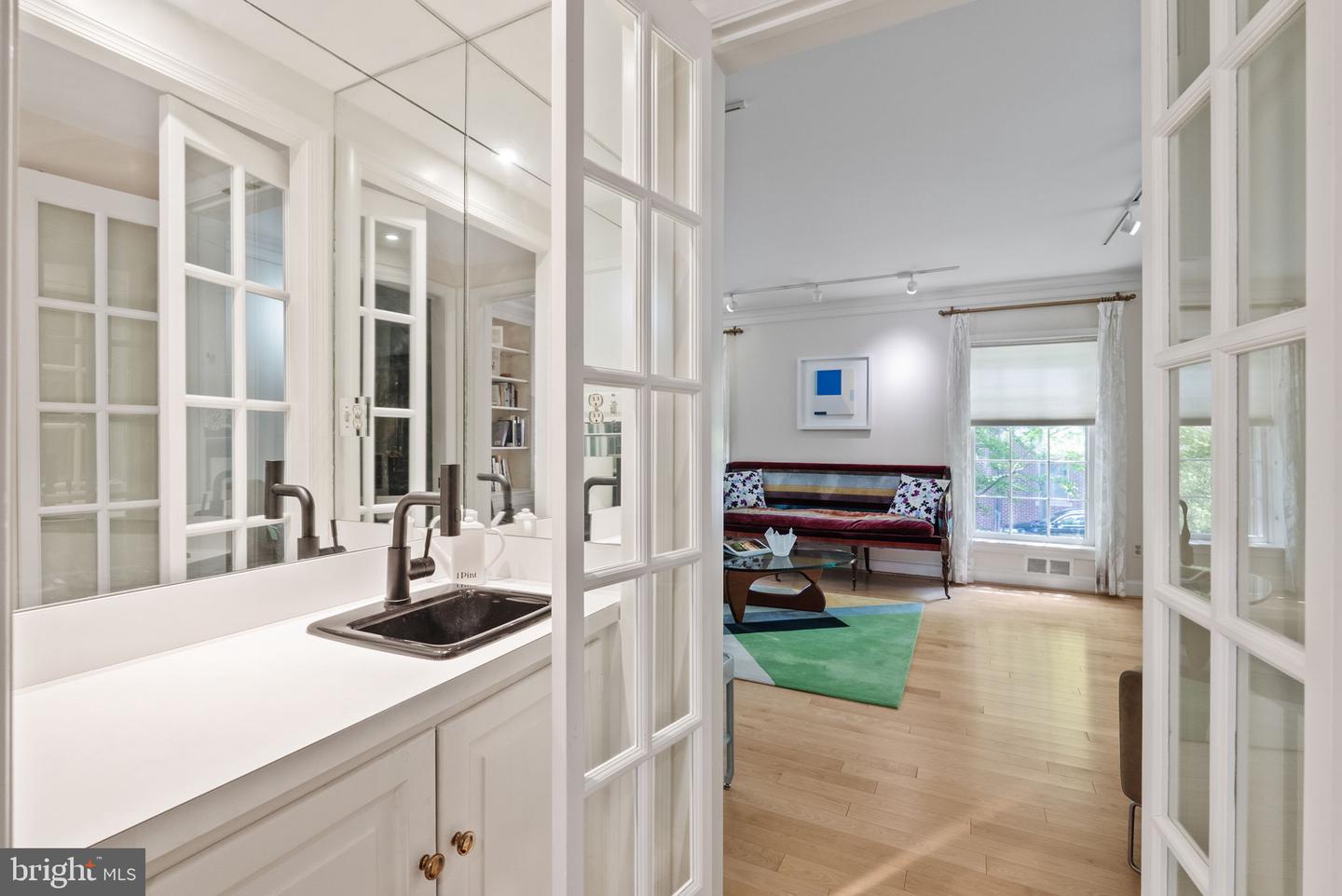 116 CAMERON MEWS, ALEXANDRIA, Virginia 22314, 4 Bedrooms Bedrooms, ,3 BathroomsBathrooms,Residential,For sale,116 CAMERON MEWS,VAAX2045730 MLS # VAAX2045730