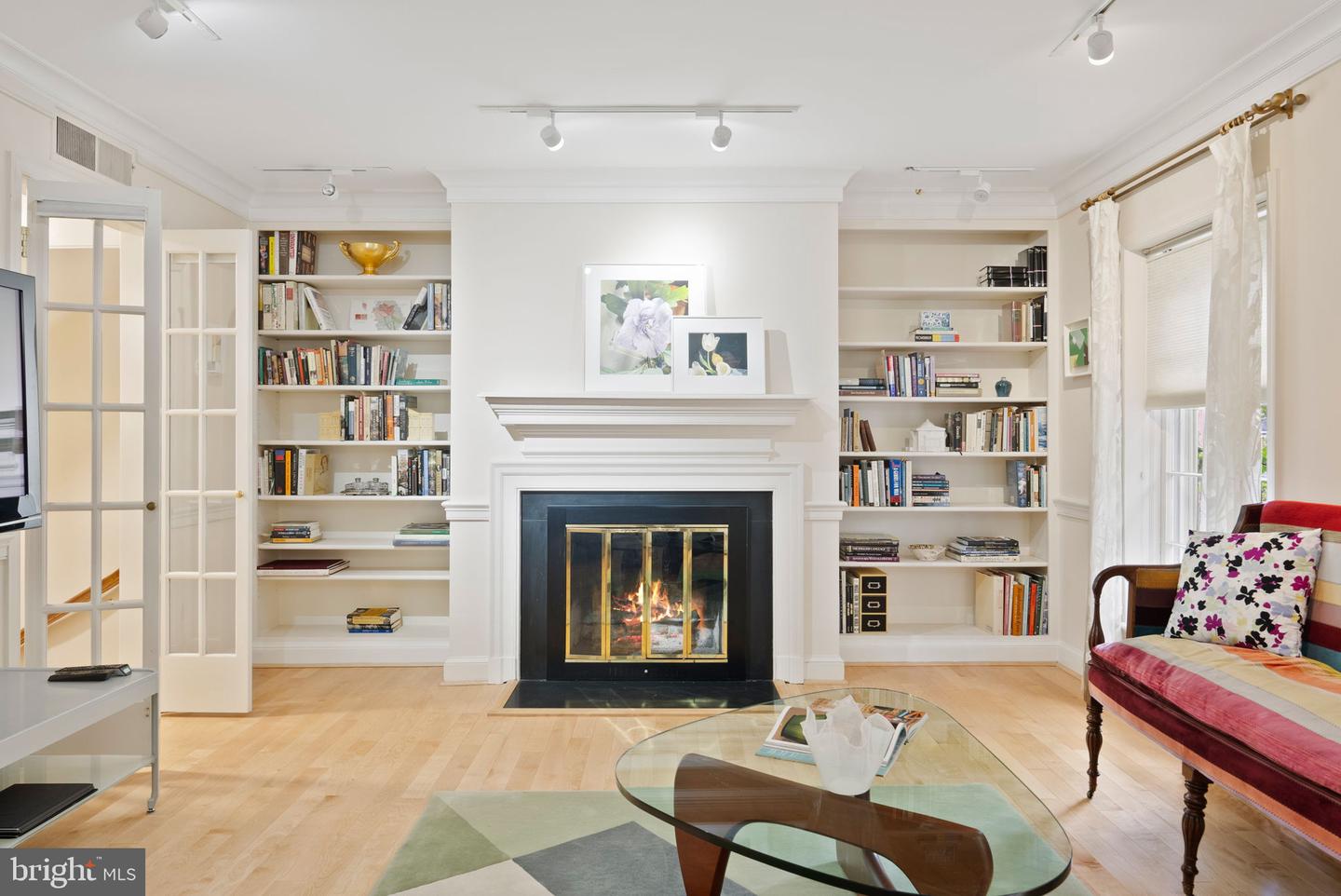 116 CAMERON MEWS, ALEXANDRIA, Virginia 22314, 4 Bedrooms Bedrooms, ,3 BathroomsBathrooms,Residential,For sale,116 CAMERON MEWS,VAAX2045730 MLS # VAAX2045730