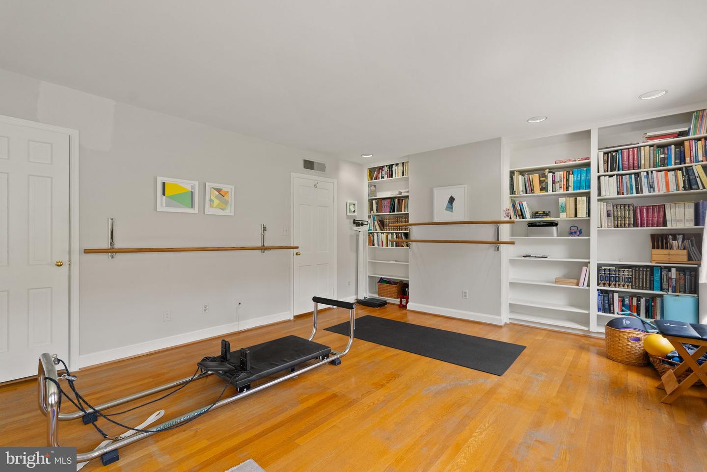 116 CAMERON MEWS, ALEXANDRIA, Virginia 22314, 4 Bedrooms Bedrooms, ,3 BathroomsBathrooms,Residential,For sale,116 CAMERON MEWS,VAAX2045730 MLS # VAAX2045730