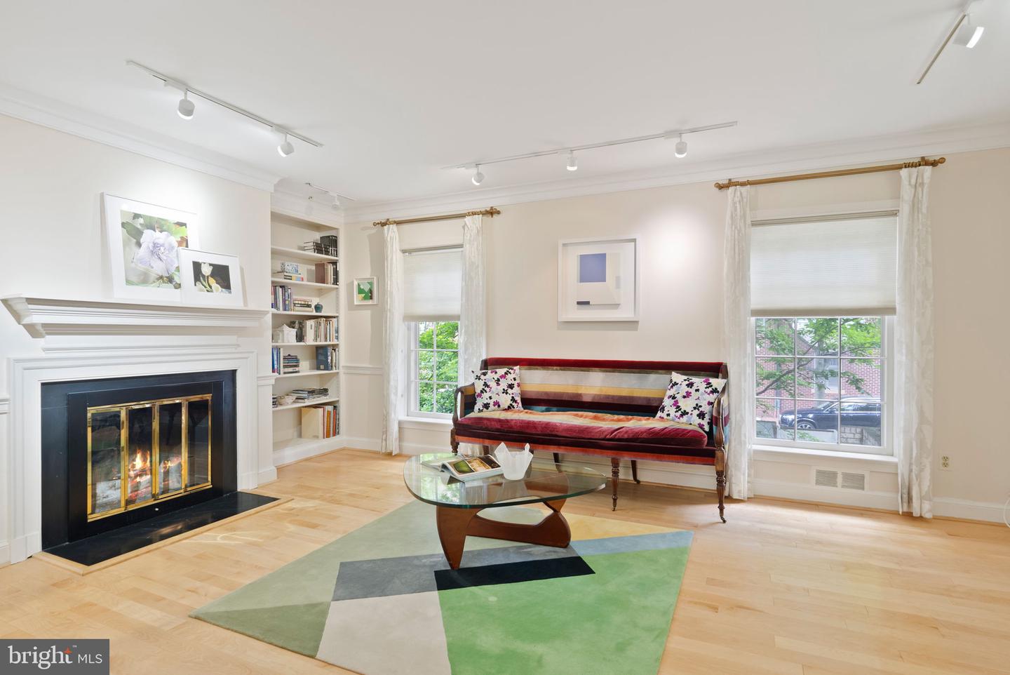 116 CAMERON MEWS, ALEXANDRIA, Virginia 22314, 4 Bedrooms Bedrooms, ,3 BathroomsBathrooms,Residential,For sale,116 CAMERON MEWS,VAAX2045730 MLS # VAAX2045730