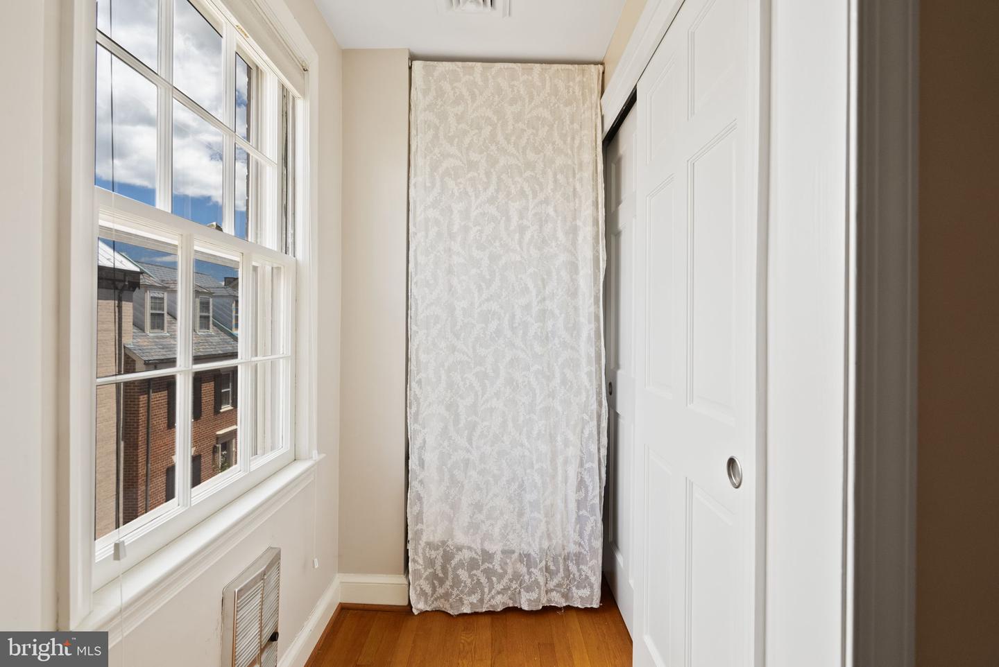 116 CAMERON MEWS, ALEXANDRIA, Virginia 22314, 4 Bedrooms Bedrooms, ,3 BathroomsBathrooms,Residential,For sale,116 CAMERON MEWS,VAAX2045730 MLS # VAAX2045730