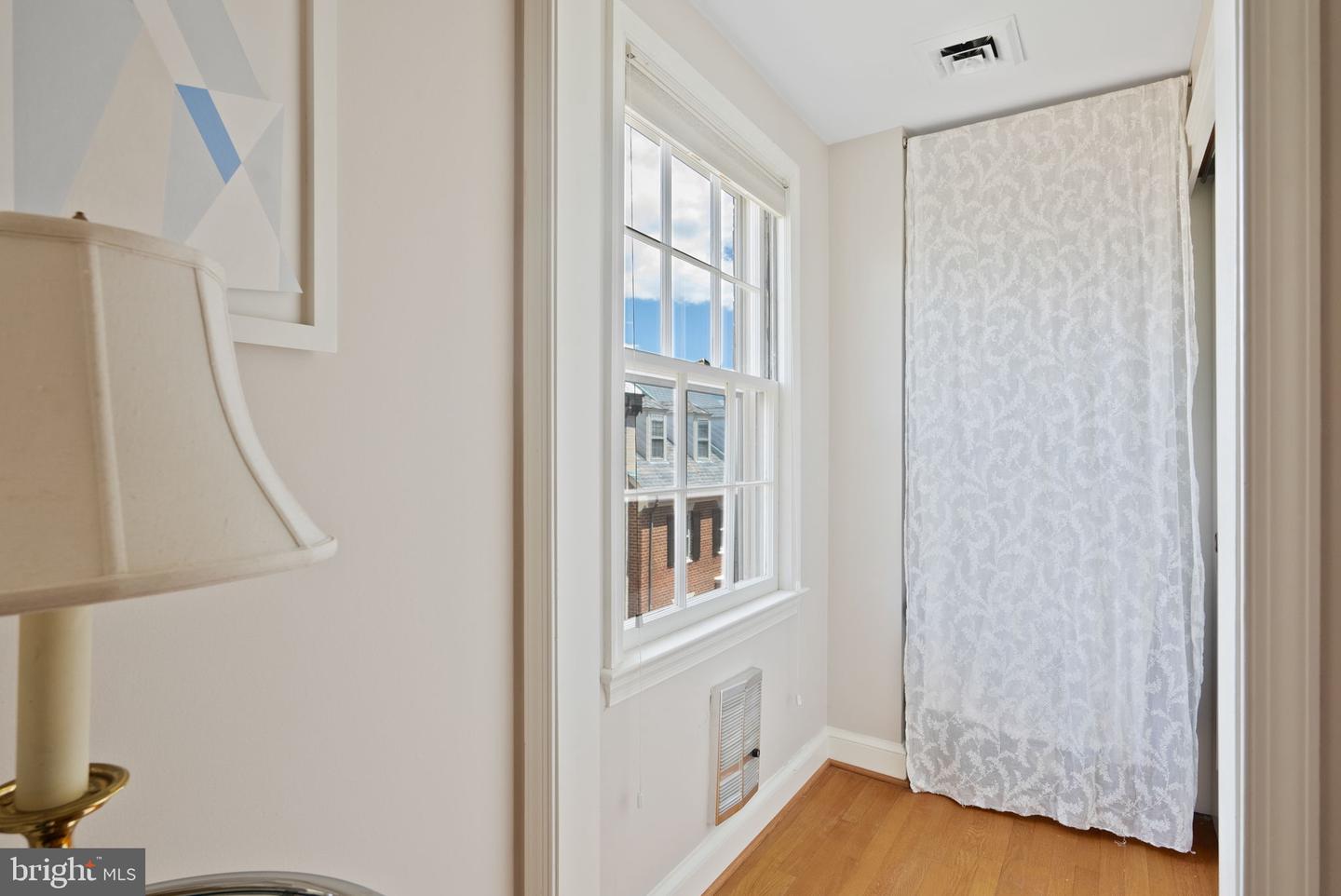 116 CAMERON MEWS, ALEXANDRIA, Virginia 22314, 4 Bedrooms Bedrooms, ,3 BathroomsBathrooms,Residential,For sale,116 CAMERON MEWS,VAAX2045730 MLS # VAAX2045730