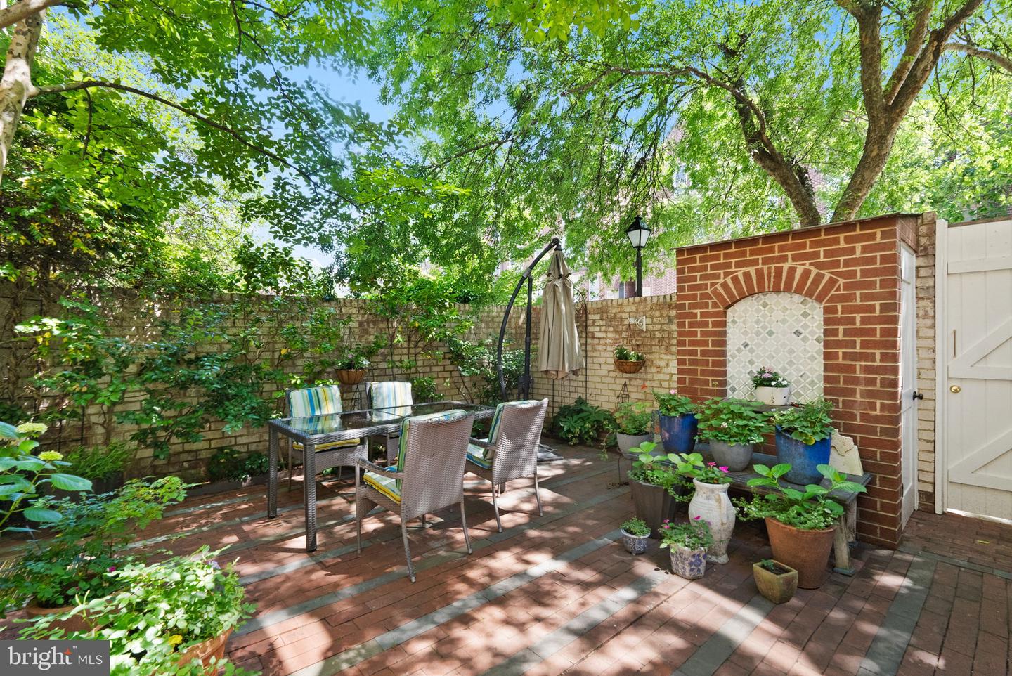 116 CAMERON MEWS, ALEXANDRIA, Virginia 22314, 4 Bedrooms Bedrooms, ,3 BathroomsBathrooms,Residential,For sale,116 CAMERON MEWS,VAAX2045730 MLS # VAAX2045730