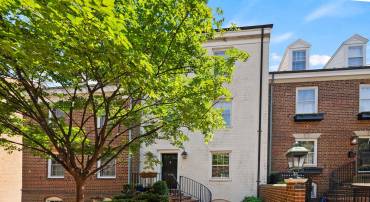 116 CAMERON MEWS, ALEXANDRIA, Virginia 22314, 4 Bedrooms Bedrooms, ,3 BathroomsBathrooms,Residential,For sale,116 CAMERON MEWS,VAAX2045730 MLS # VAAX2045730