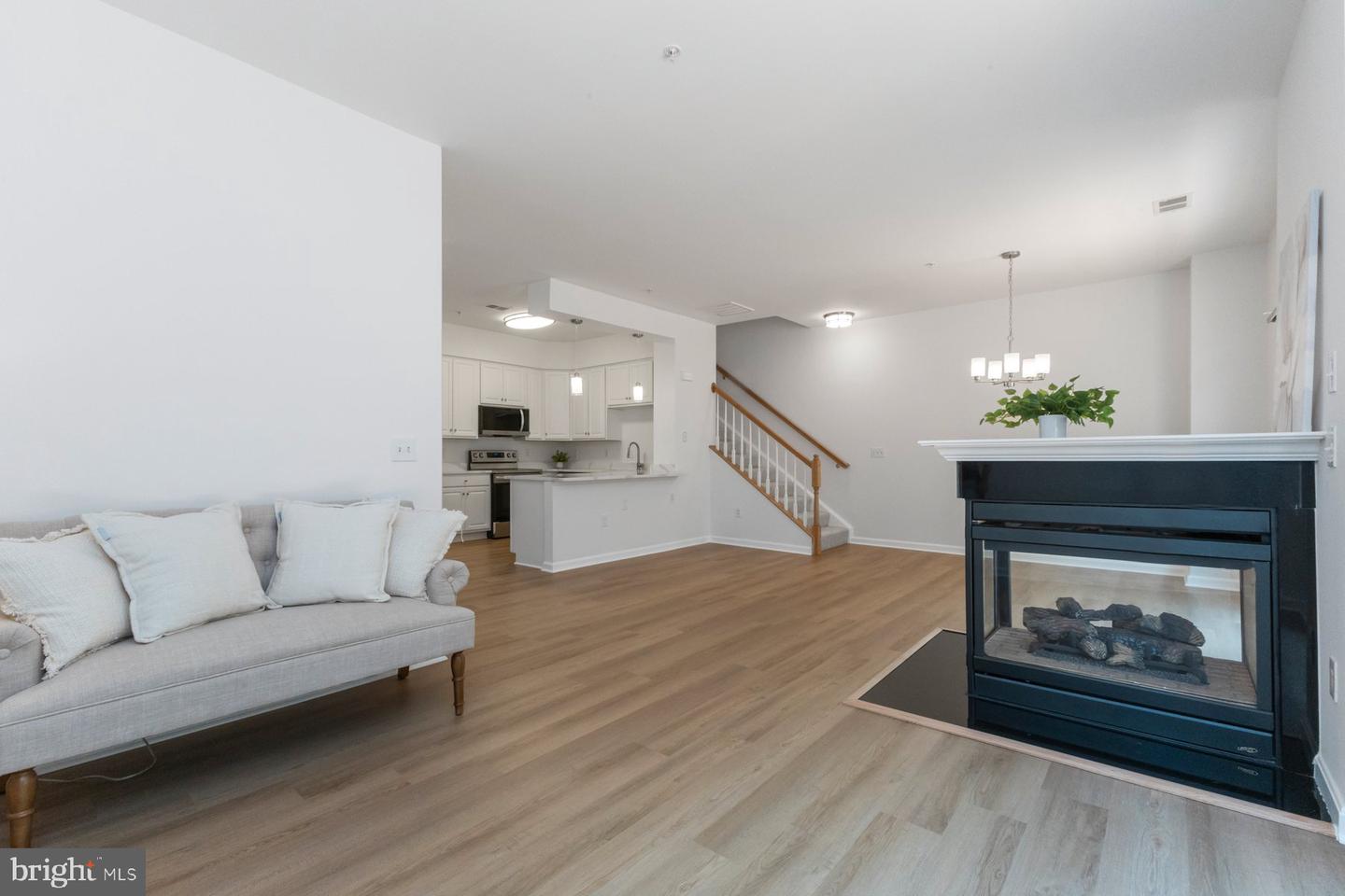 1859 CEDAR COVE WAY #201, WOODBRIDGE, Virginia 22191, 4 Bedrooms Bedrooms, ,2 BathroomsBathrooms,Residential,For sale,1859 CEDAR COVE WAY #201,VAPW2095634 MLS # VAPW2095634