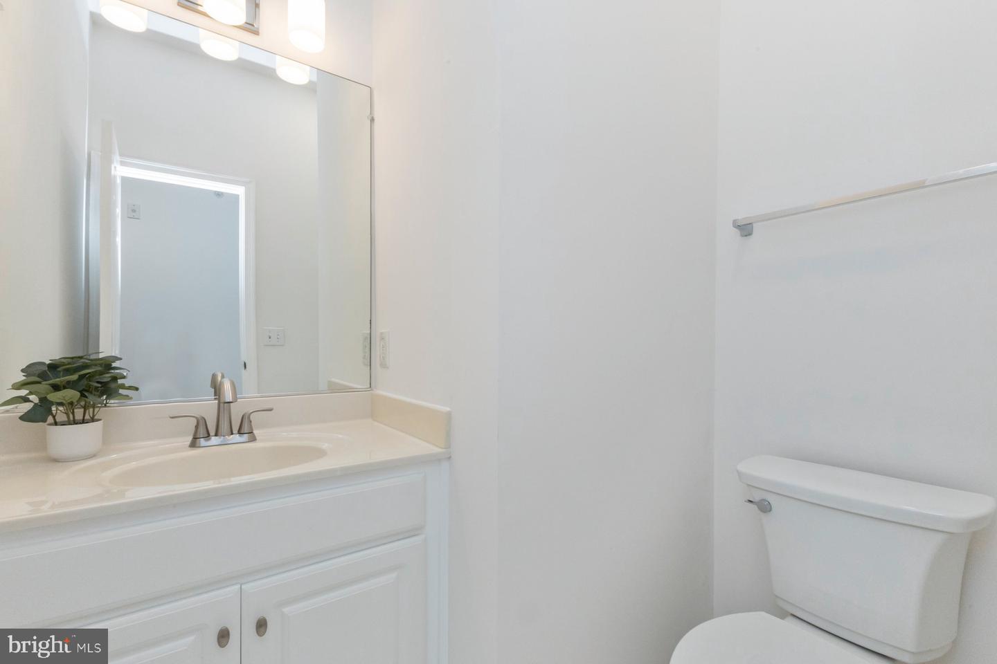 1859 CEDAR COVE WAY #201, WOODBRIDGE, Virginia 22191, 4 Bedrooms Bedrooms, ,2 BathroomsBathrooms,Residential,For sale,1859 CEDAR COVE WAY #201,VAPW2095634 MLS # VAPW2095634