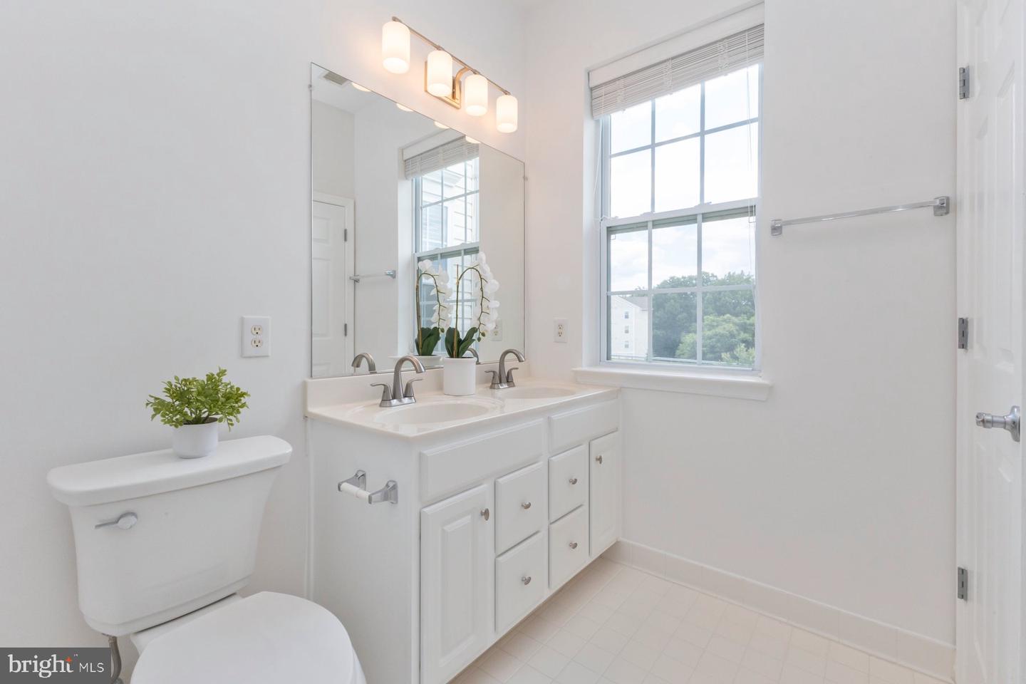 1859 CEDAR COVE WAY #201, WOODBRIDGE, Virginia 22191, 4 Bedrooms Bedrooms, ,2 BathroomsBathrooms,Residential,For sale,1859 CEDAR COVE WAY #201,VAPW2095634 MLS # VAPW2095634