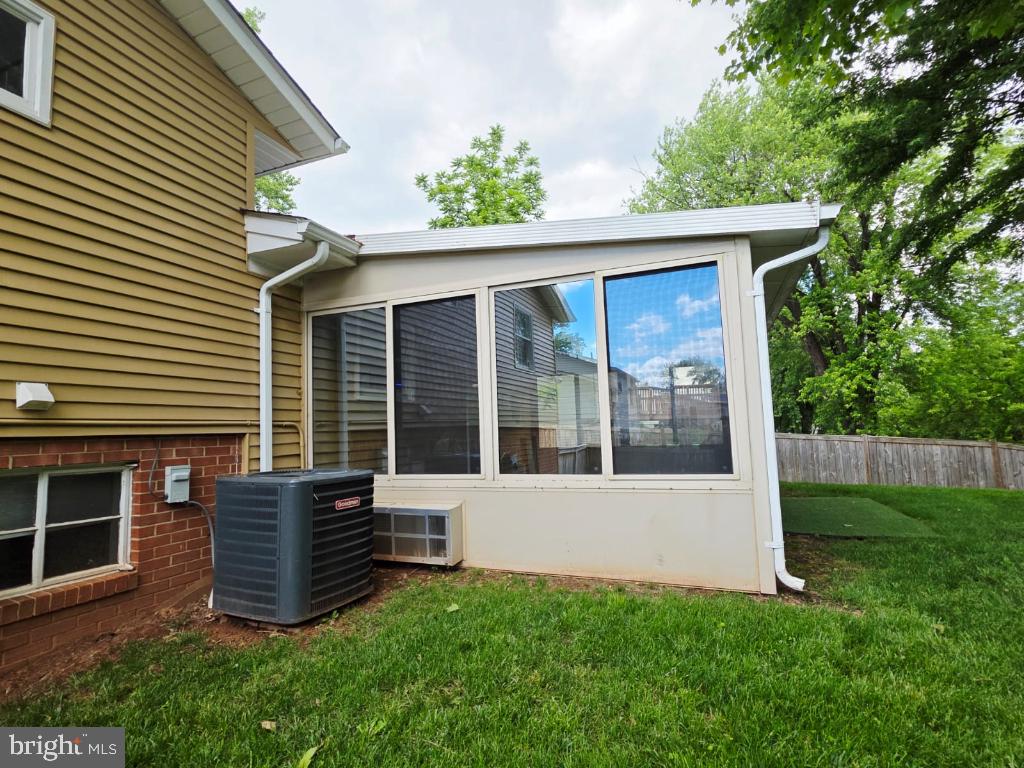 402 W MAPLE AVE, STERLING, Virginia 20164, 3 Bedrooms Bedrooms, ,2 BathroomsBathrooms,Residential,For sale,402 W MAPLE AVE,VALO2097942 MLS # VALO2097942