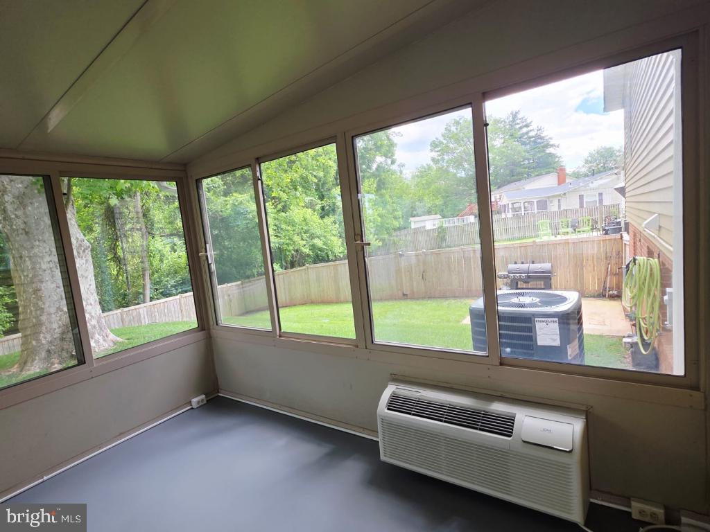 402 W MAPLE AVE, STERLING, Virginia 20164, 3 Bedrooms Bedrooms, ,2 BathroomsBathrooms,Residential,For sale,402 W MAPLE AVE,VALO2097942 MLS # VALO2097942