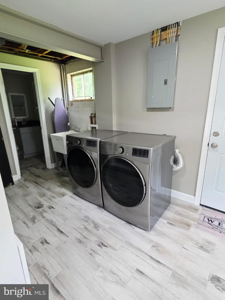 402 W MAPLE AVE, STERLING, Virginia 20164, 3 Bedrooms Bedrooms, ,2 BathroomsBathrooms,Residential,For sale,402 W MAPLE AVE,VALO2097942 MLS # VALO2097942