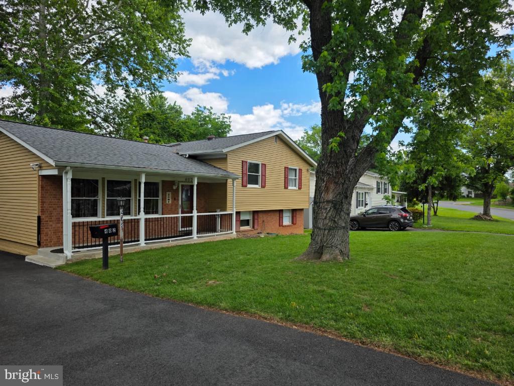 402 W MAPLE AVE, STERLING, Virginia 20164, 3 Bedrooms Bedrooms, ,2 BathroomsBathrooms,Residential,For sale,402 W MAPLE AVE,VALO2097942 MLS # VALO2097942