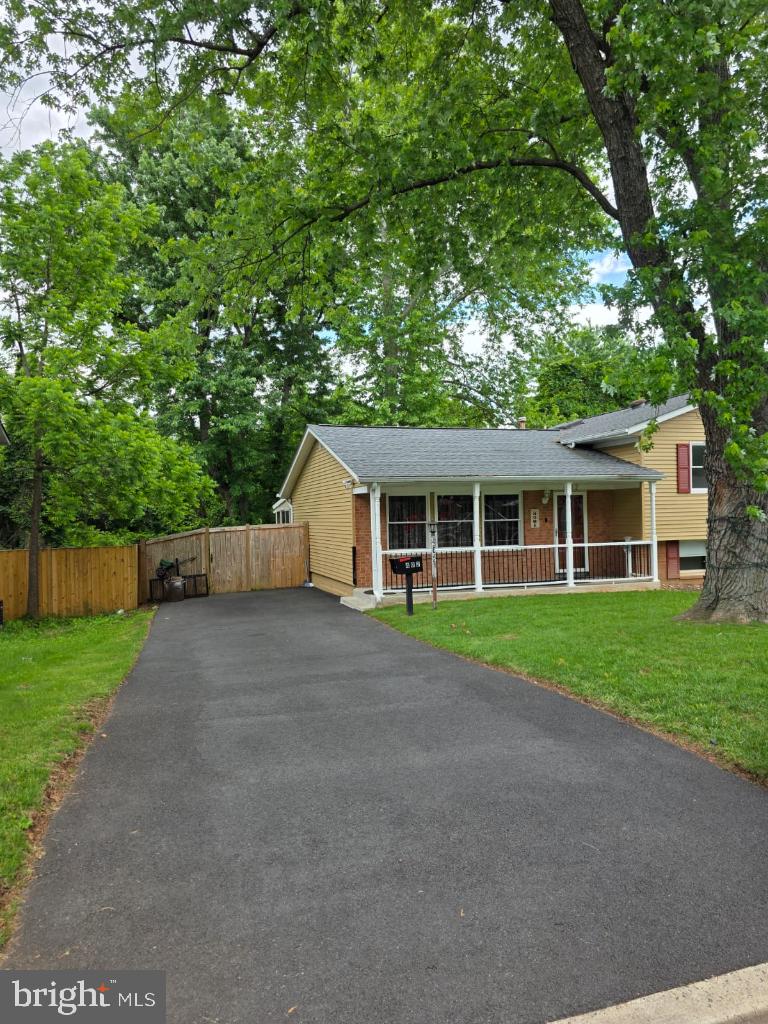 402 W MAPLE AVE, STERLING, Virginia 20164, 3 Bedrooms Bedrooms, ,2 BathroomsBathrooms,Residential,For sale,402 W MAPLE AVE,VALO2097942 MLS # VALO2097942