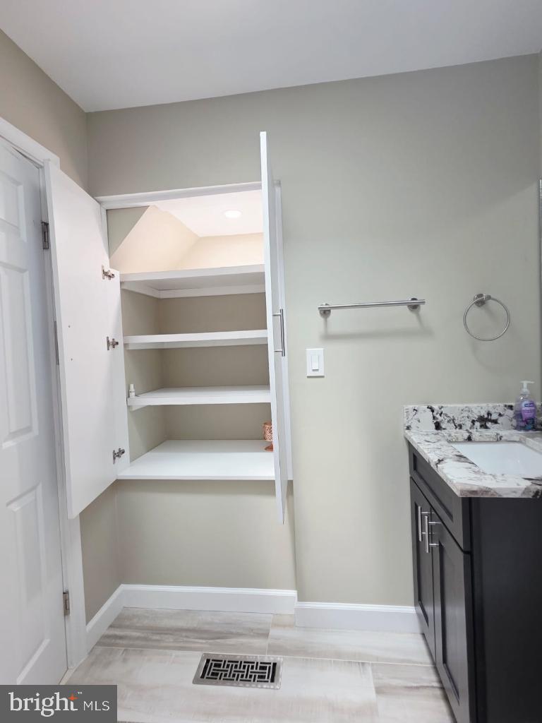 402 W MAPLE AVE, STERLING, Virginia 20164, 3 Bedrooms Bedrooms, ,2 BathroomsBathrooms,Residential,For sale,402 W MAPLE AVE,VALO2097942 MLS # VALO2097942