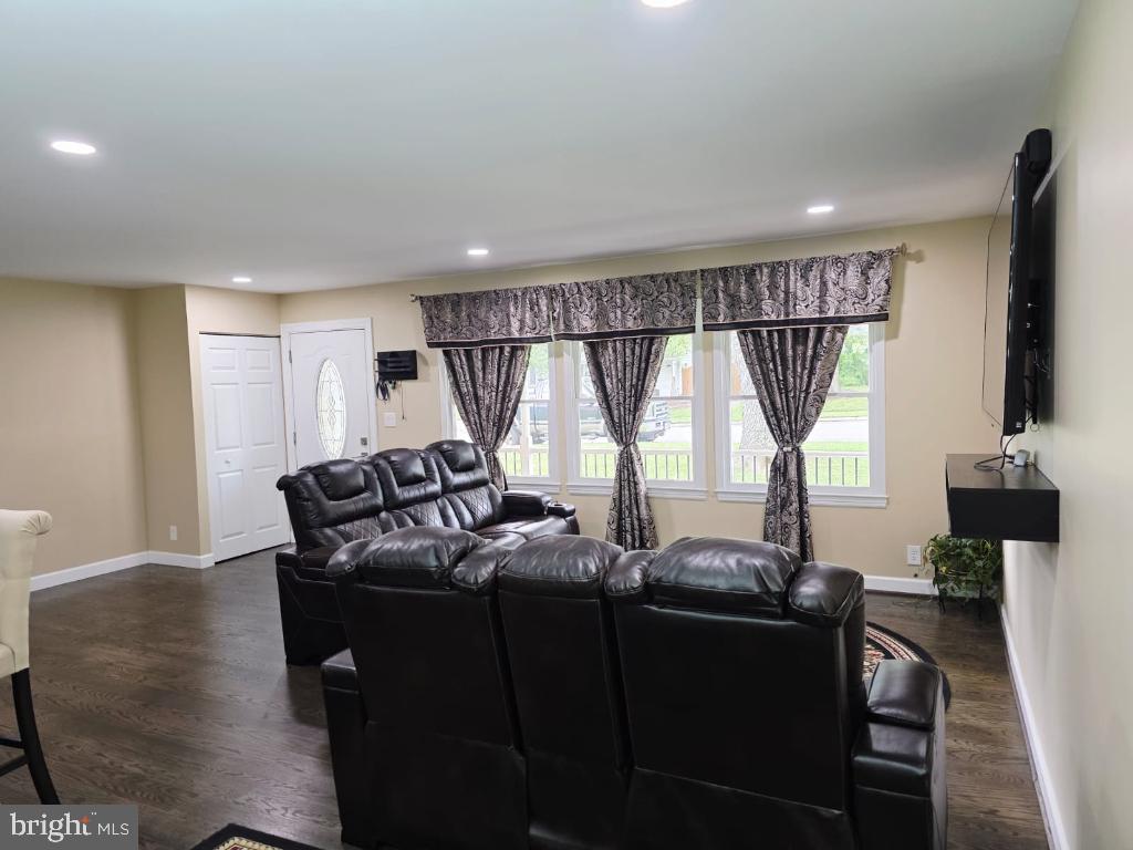 402 W MAPLE AVE, STERLING, Virginia 20164, 3 Bedrooms Bedrooms, ,2 BathroomsBathrooms,Residential,For sale,402 W MAPLE AVE,VALO2097942 MLS # VALO2097942