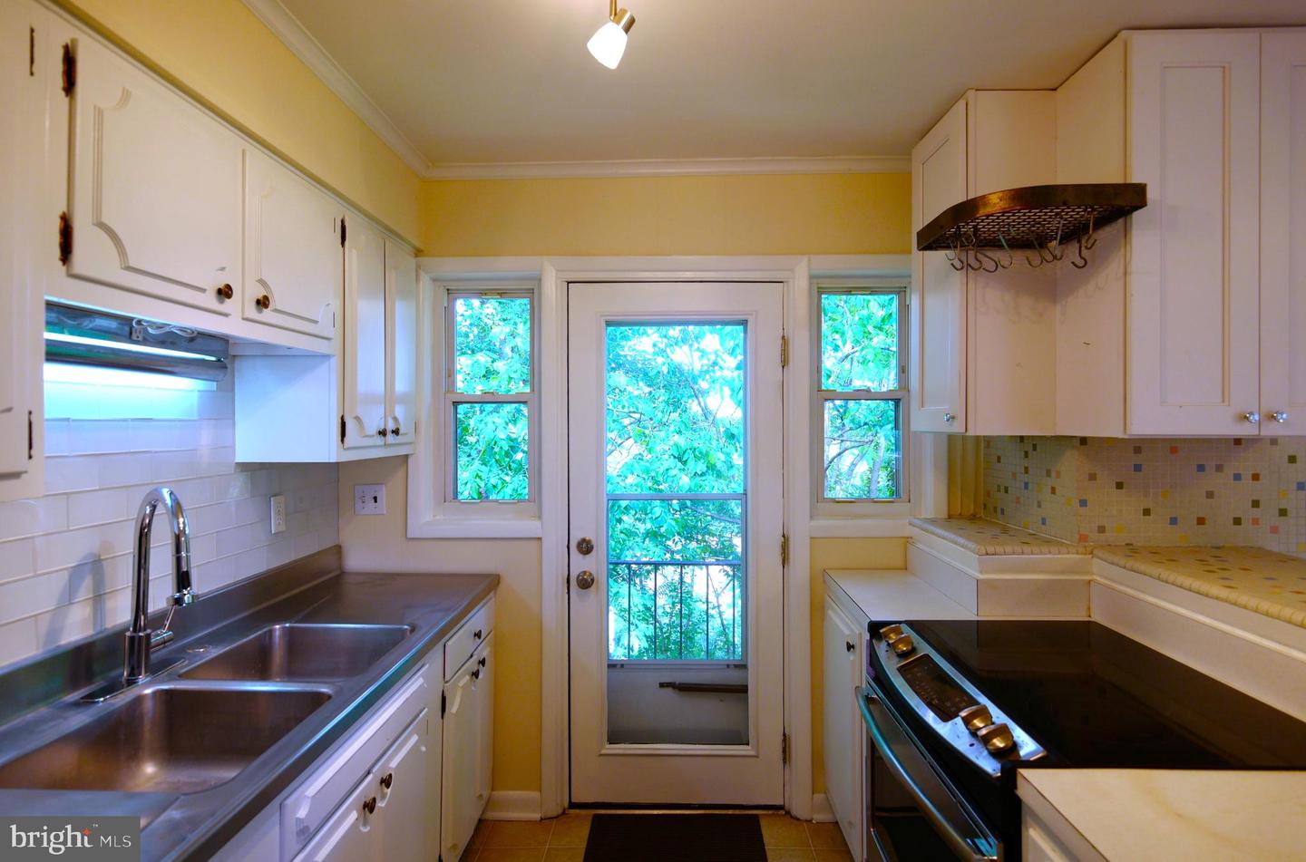 7027 RIDGE DR, ALEXANDRIA, Virginia 22306, 3 Bedrooms Bedrooms, ,1 BathroomBathrooms,Residential,For sale,7027 RIDGE DR,VAFX2243480 MLS # VAFX2243480