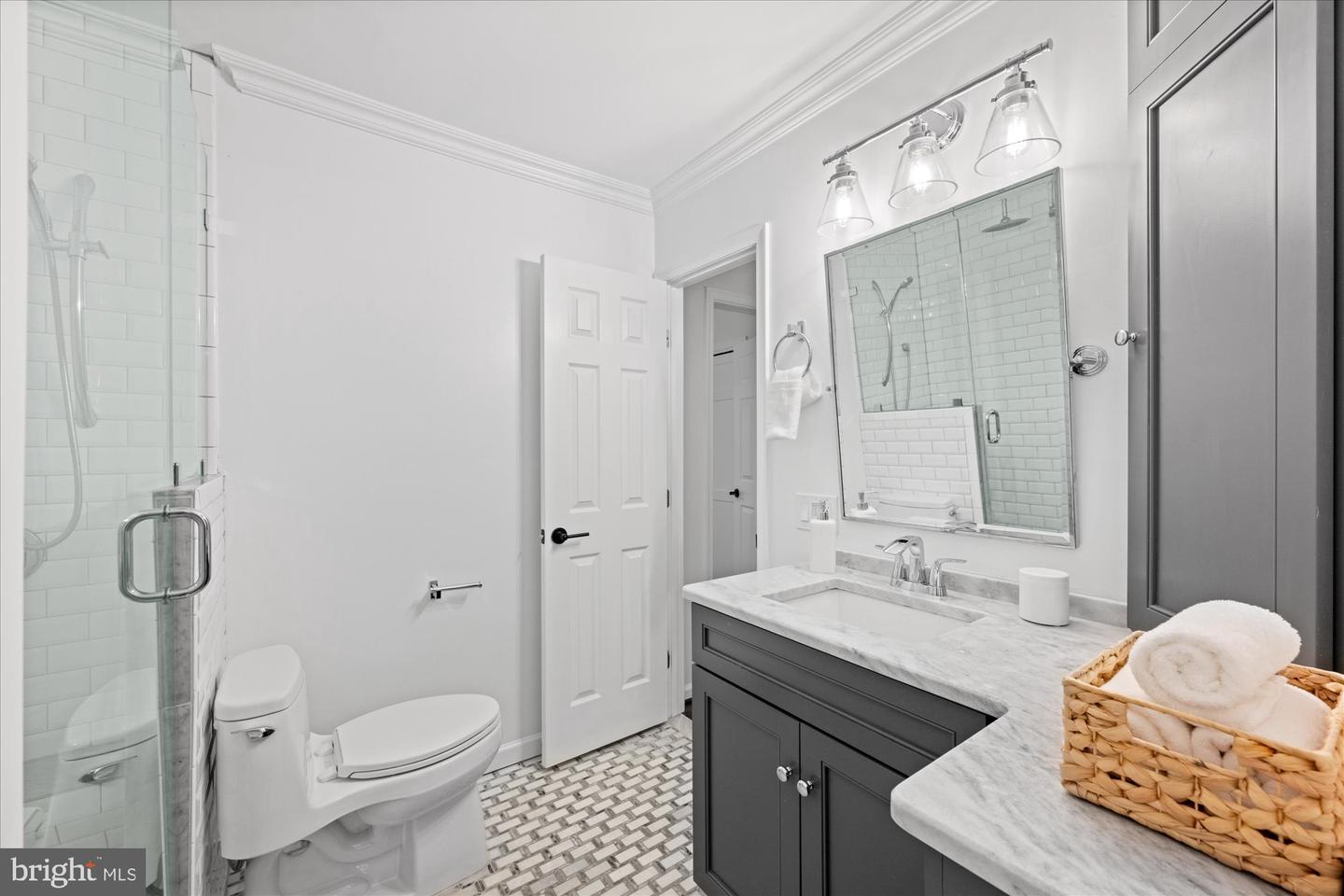 2518 S WALTER REED DR #B, ARLINGTON, Virginia 22206, 2 Bedrooms Bedrooms, ,2 BathroomsBathrooms,Residential,For sale,2518 S WALTER REED DR #B,VAAR2052190 MLS # VAAR2052190