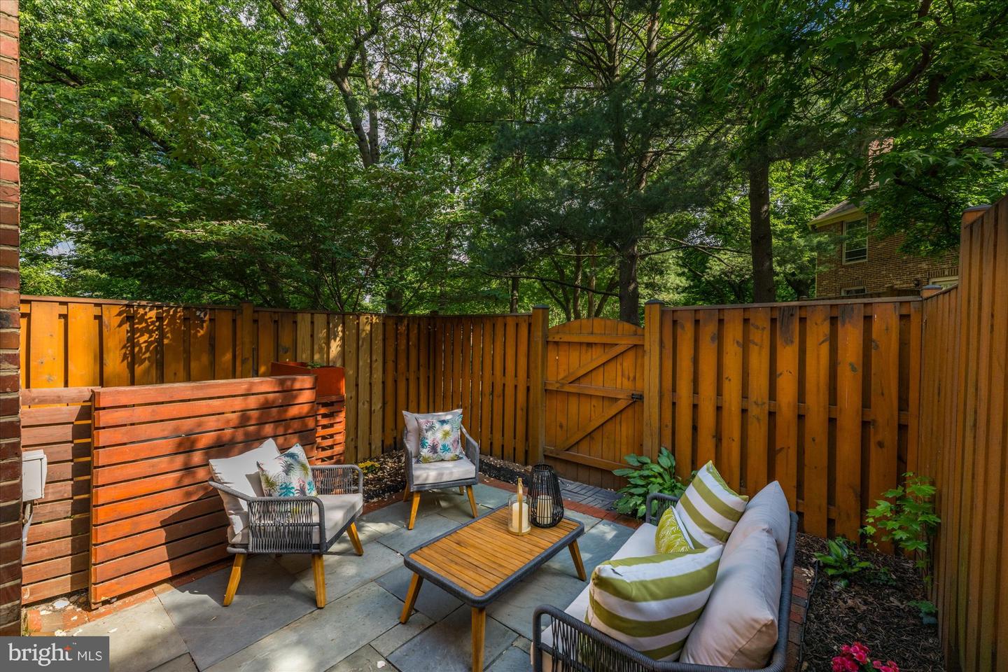2518 S WALTER REED DR #B, ARLINGTON, Virginia 22206, 2 Bedrooms Bedrooms, ,2 BathroomsBathrooms,Residential,For sale,2518 S WALTER REED DR #B,VAAR2052190 MLS # VAAR2052190