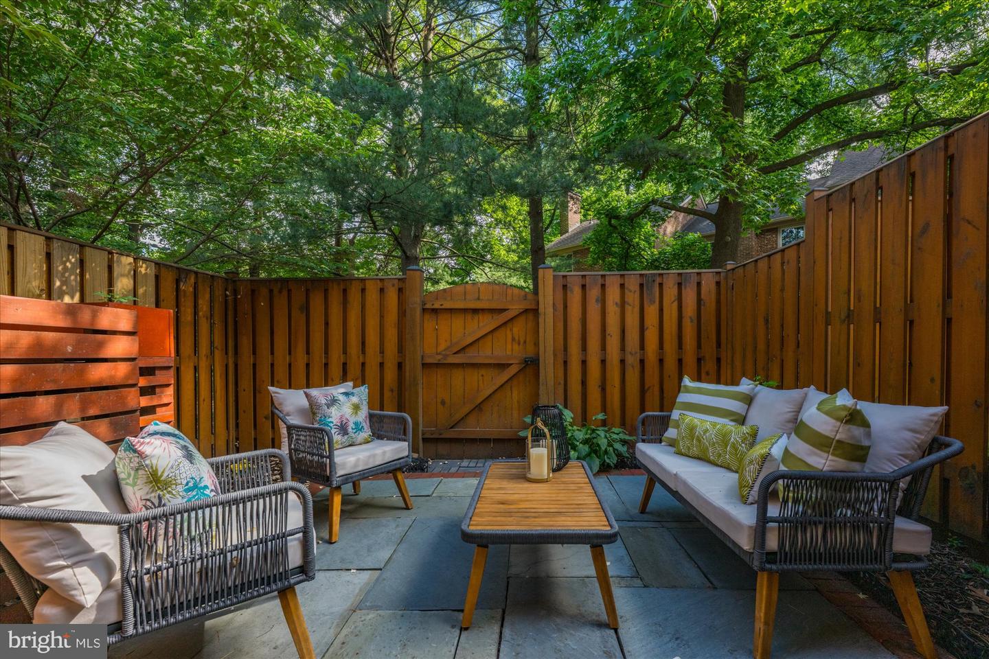 2518 S WALTER REED DR #B, ARLINGTON, Virginia 22206, 2 Bedrooms Bedrooms, ,2 BathroomsBathrooms,Residential,For sale,2518 S WALTER REED DR #B,VAAR2052190 MLS # VAAR2052190