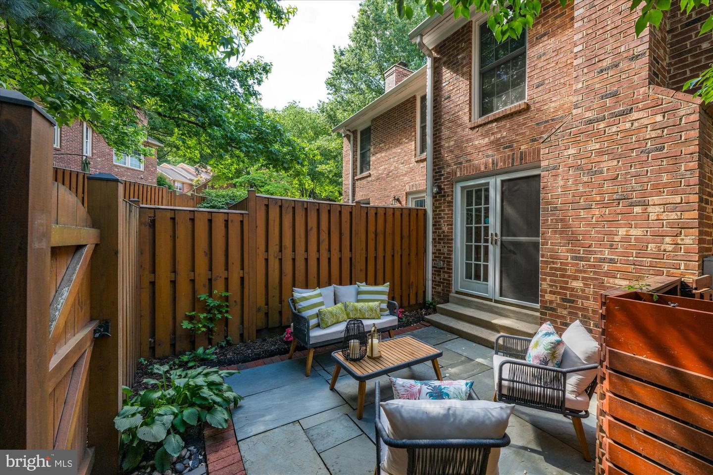 2518 S WALTER REED DR #B, ARLINGTON, Virginia 22206, 2 Bedrooms Bedrooms, ,2 BathroomsBathrooms,Residential,For sale,2518 S WALTER REED DR #B,VAAR2052190 MLS # VAAR2052190