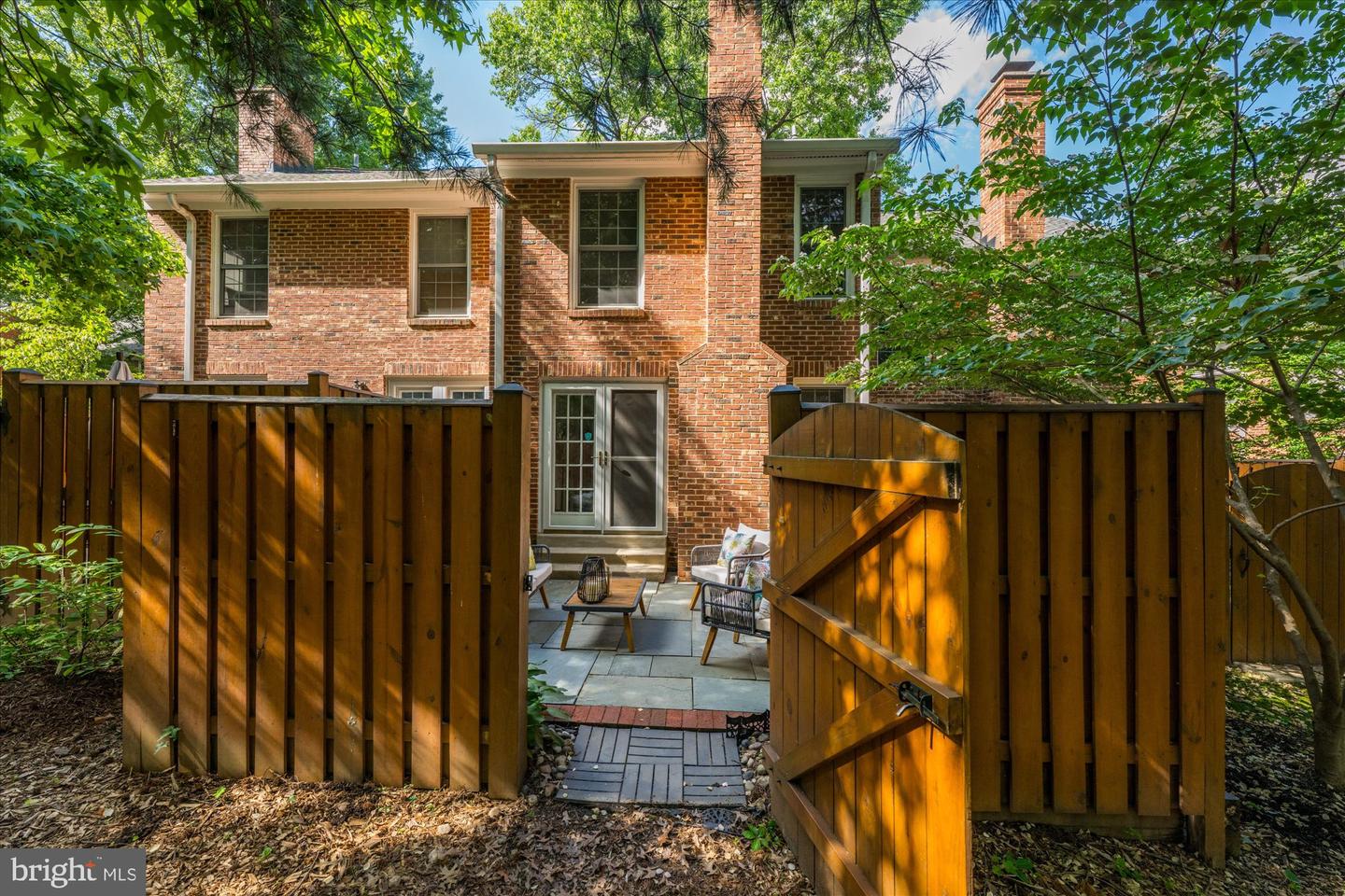 2518 S WALTER REED DR #B, ARLINGTON, Virginia 22206, 2 Bedrooms Bedrooms, ,2 BathroomsBathrooms,Residential,For sale,2518 S WALTER REED DR #B,VAAR2052190 MLS # VAAR2052190