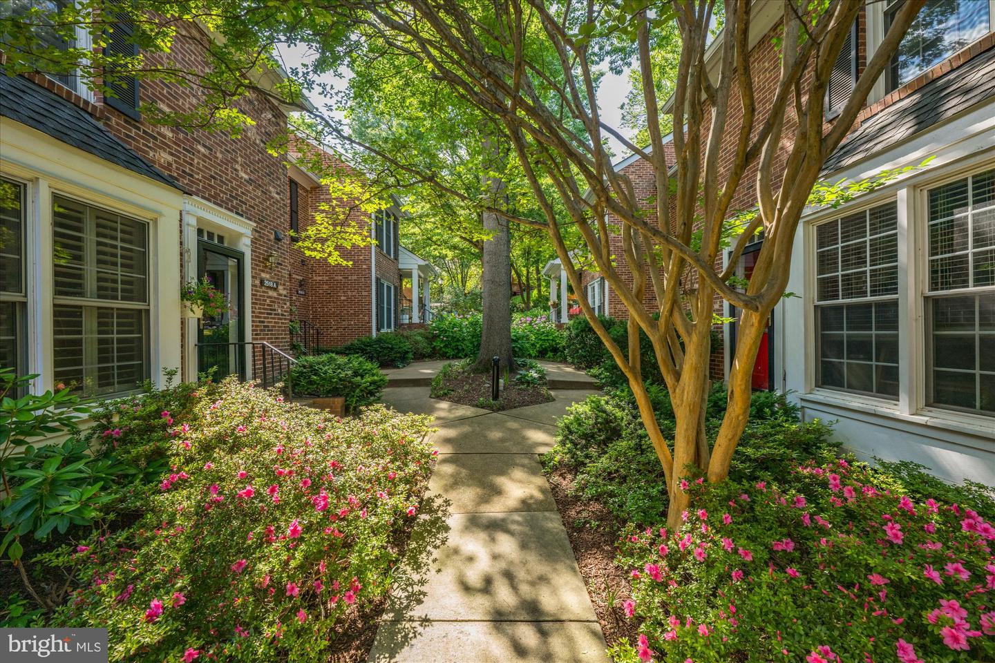 2518 S WALTER REED DR #B, ARLINGTON, Virginia 22206, 2 Bedrooms Bedrooms, ,2 BathroomsBathrooms,Residential,For sale,2518 S WALTER REED DR #B,VAAR2052190 MLS # VAAR2052190