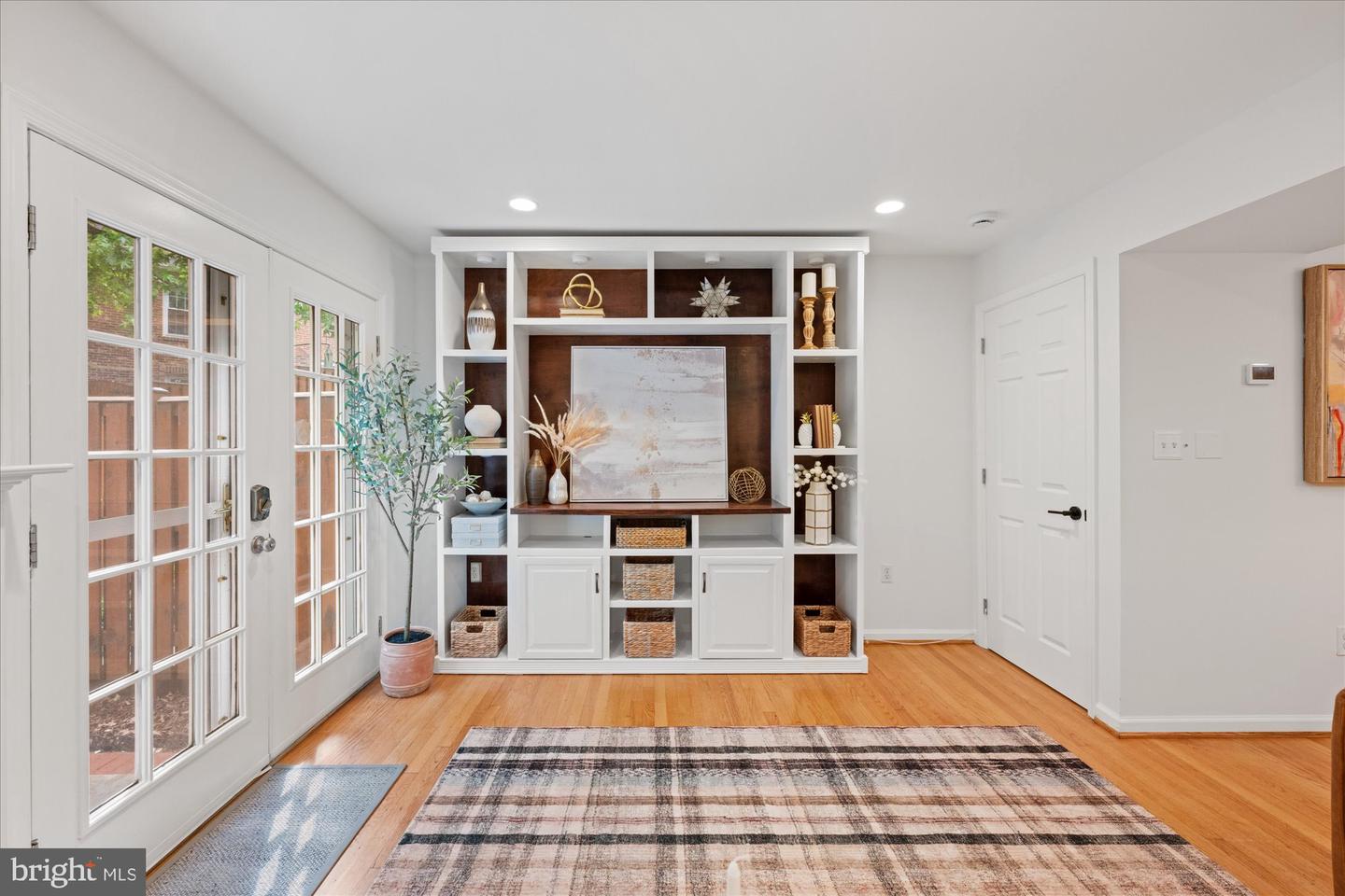 2518 S WALTER REED DR #B, ARLINGTON, Virginia 22206, 2 Bedrooms Bedrooms, ,2 BathroomsBathrooms,Residential,For sale,2518 S WALTER REED DR #B,VAAR2052190 MLS # VAAR2052190