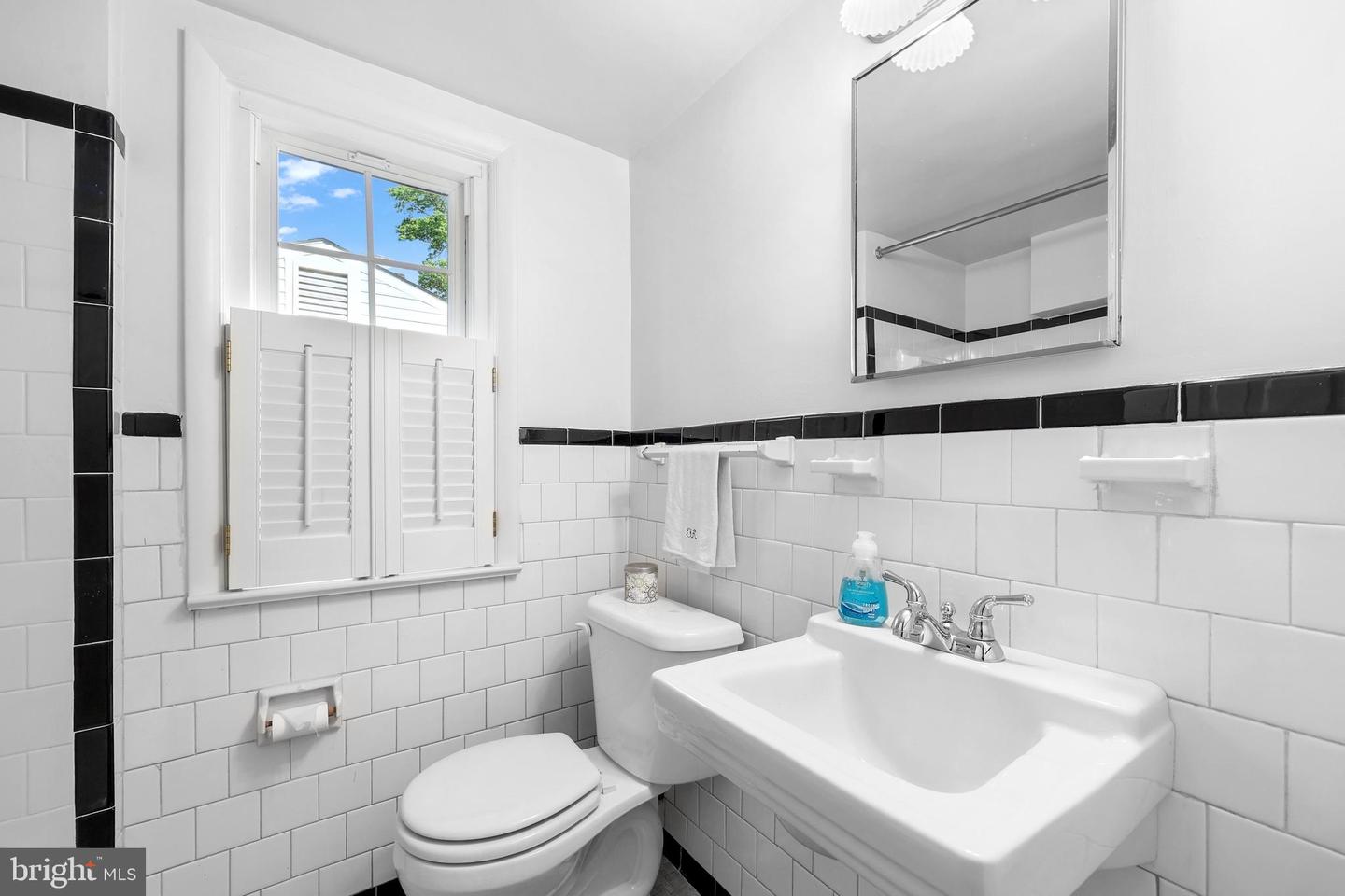 1113 CAMERON RD, ALEXANDRIA, Virginia 22308, 4 Bedrooms Bedrooms, ,3 BathroomsBathrooms,Residential,For sale,1113 CAMERON RD,VAFX2218118 MLS # VAFX2218118