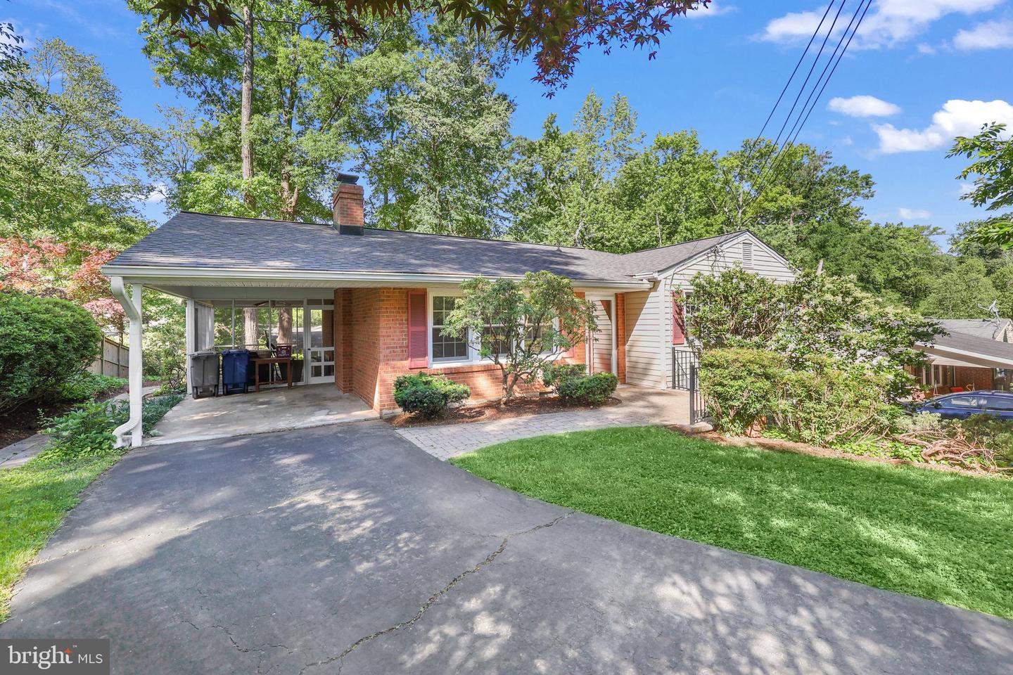 1113 CAMERON RD, ALEXANDRIA, Virginia 22308, 4 Bedrooms Bedrooms, ,3 BathroomsBathrooms,Residential,For sale,1113 CAMERON RD,VAFX2218118 MLS # VAFX2218118