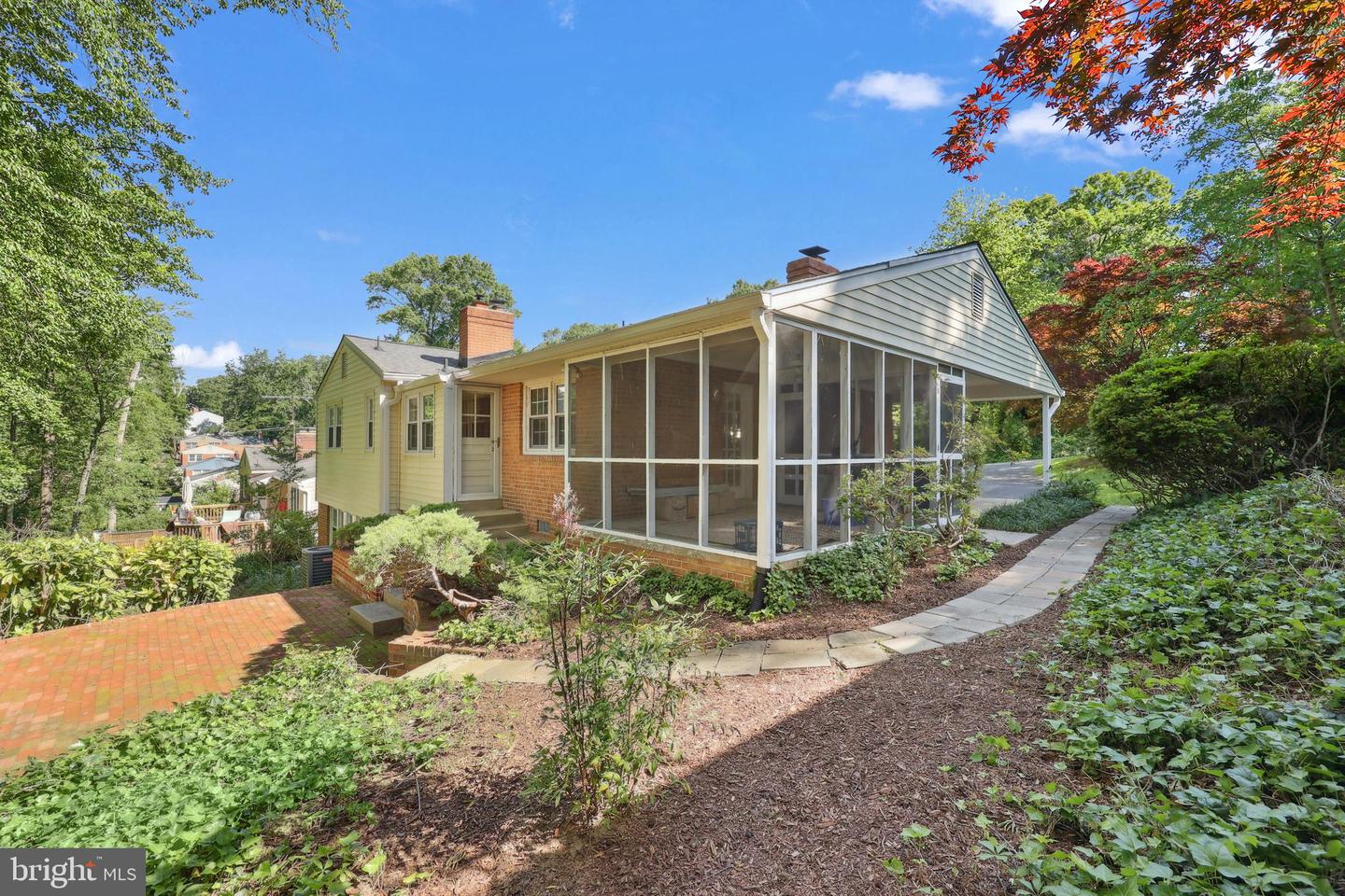1113 CAMERON RD, ALEXANDRIA, Virginia 22308, 4 Bedrooms Bedrooms, ,3 BathroomsBathrooms,Residential,For sale,1113 CAMERON RD,VAFX2218118 MLS # VAFX2218118