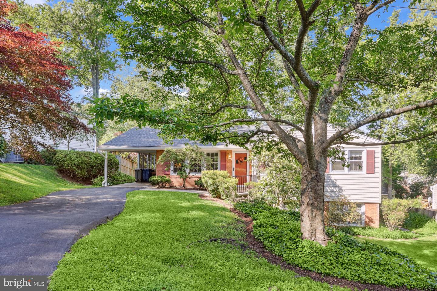 1113 CAMERON RD, ALEXANDRIA, Virginia 22308, 4 Bedrooms Bedrooms, ,3 BathroomsBathrooms,Residential,For sale,1113 CAMERON RD,VAFX2218118 MLS # VAFX2218118