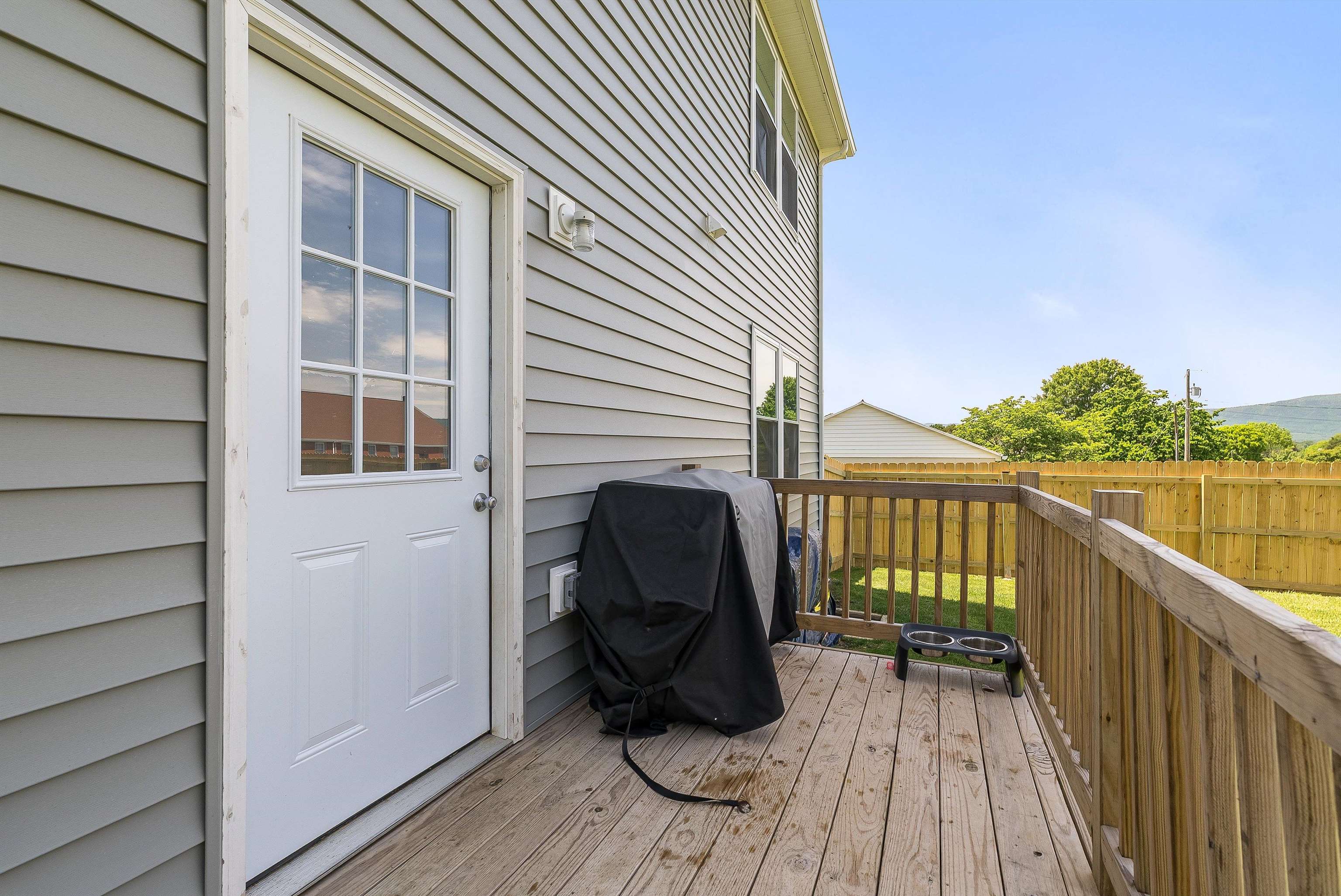 16715 E PROSPECT AVE, ELKTON, Virginia 22827, 3 Bedrooms Bedrooms, ,2 BathroomsBathrooms,Residential,Like New Modern Charmer,16715 E PROSPECT AVE,657115 MLS # 657115