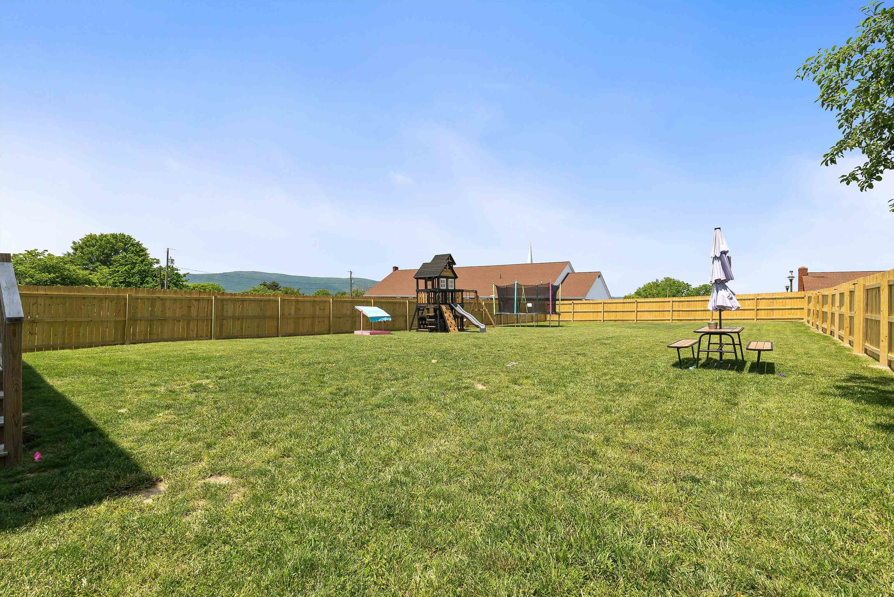 16715 E PROSPECT AVE, ELKTON, Virginia 22827, 3 Bedrooms Bedrooms, ,2 BathroomsBathrooms,Residential,Like New Modern Charmer,16715 E PROSPECT AVE,657115 MLS # 657115