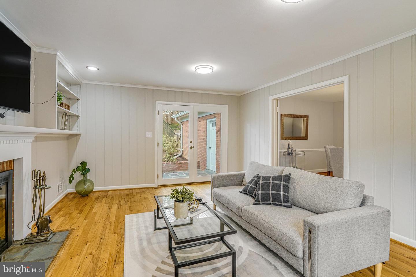 6515 WALTERS WOODS DR, FALLS CHURCH, Virginia 22044, 4 Bedrooms Bedrooms, ,4 BathroomsBathrooms,Residential,For sale,6515 WALTERS WOODS DR,VAFX2231970 MLS # VAFX2231970