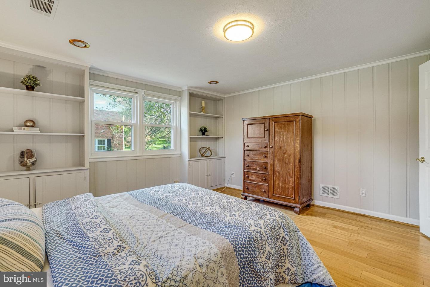 6515 WALTERS WOODS DR, FALLS CHURCH, Virginia 22044, 4 Bedrooms Bedrooms, ,4 BathroomsBathrooms,Residential,For sale,6515 WALTERS WOODS DR,VAFX2231970 MLS # VAFX2231970
