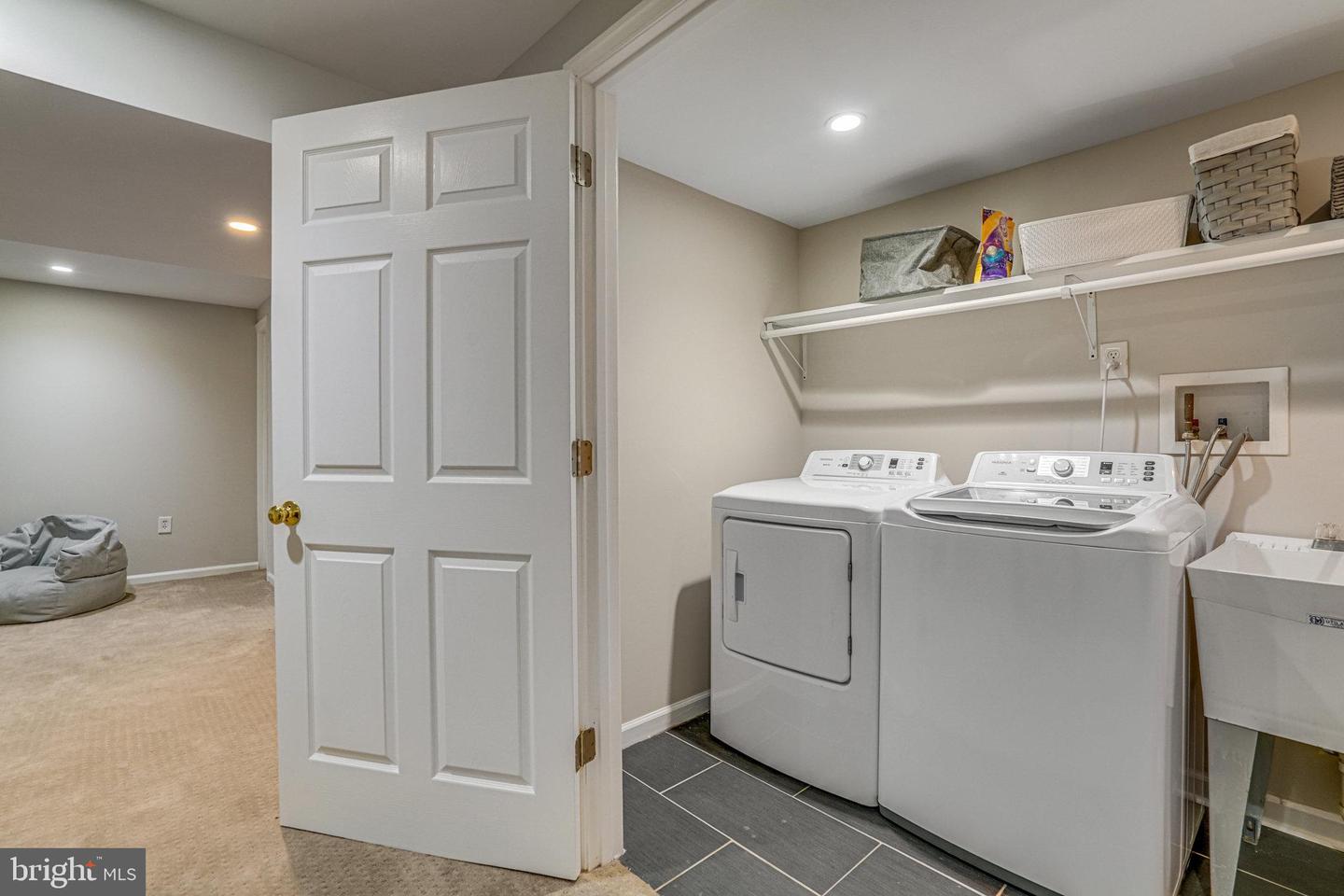 6515 WALTERS WOODS DR, FALLS CHURCH, Virginia 22044, 4 Bedrooms Bedrooms, ,4 BathroomsBathrooms,Residential,For sale,6515 WALTERS WOODS DR,VAFX2231970 MLS # VAFX2231970